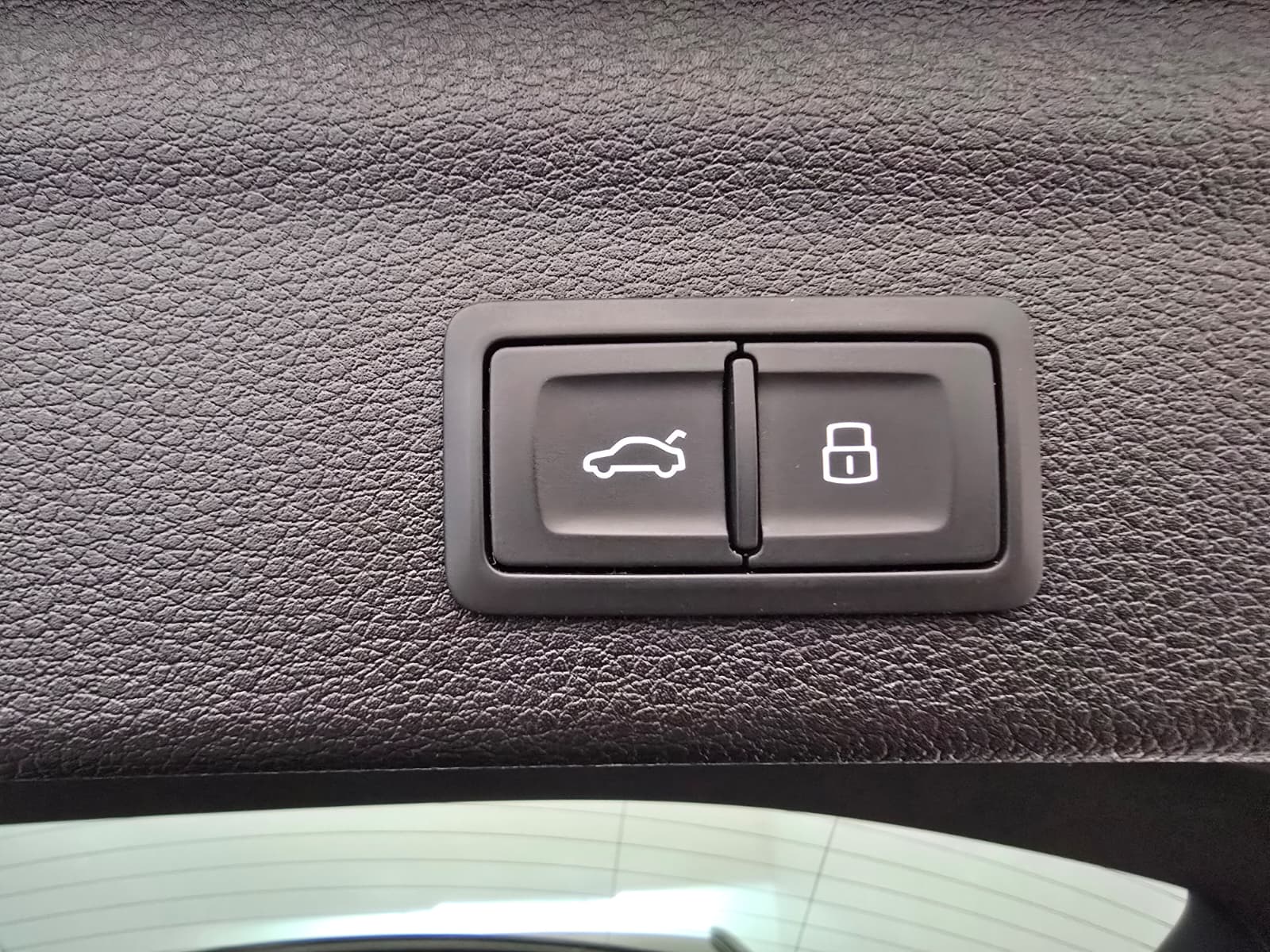 AUDI Q3 35 TFSI S line S-tronic-image-16