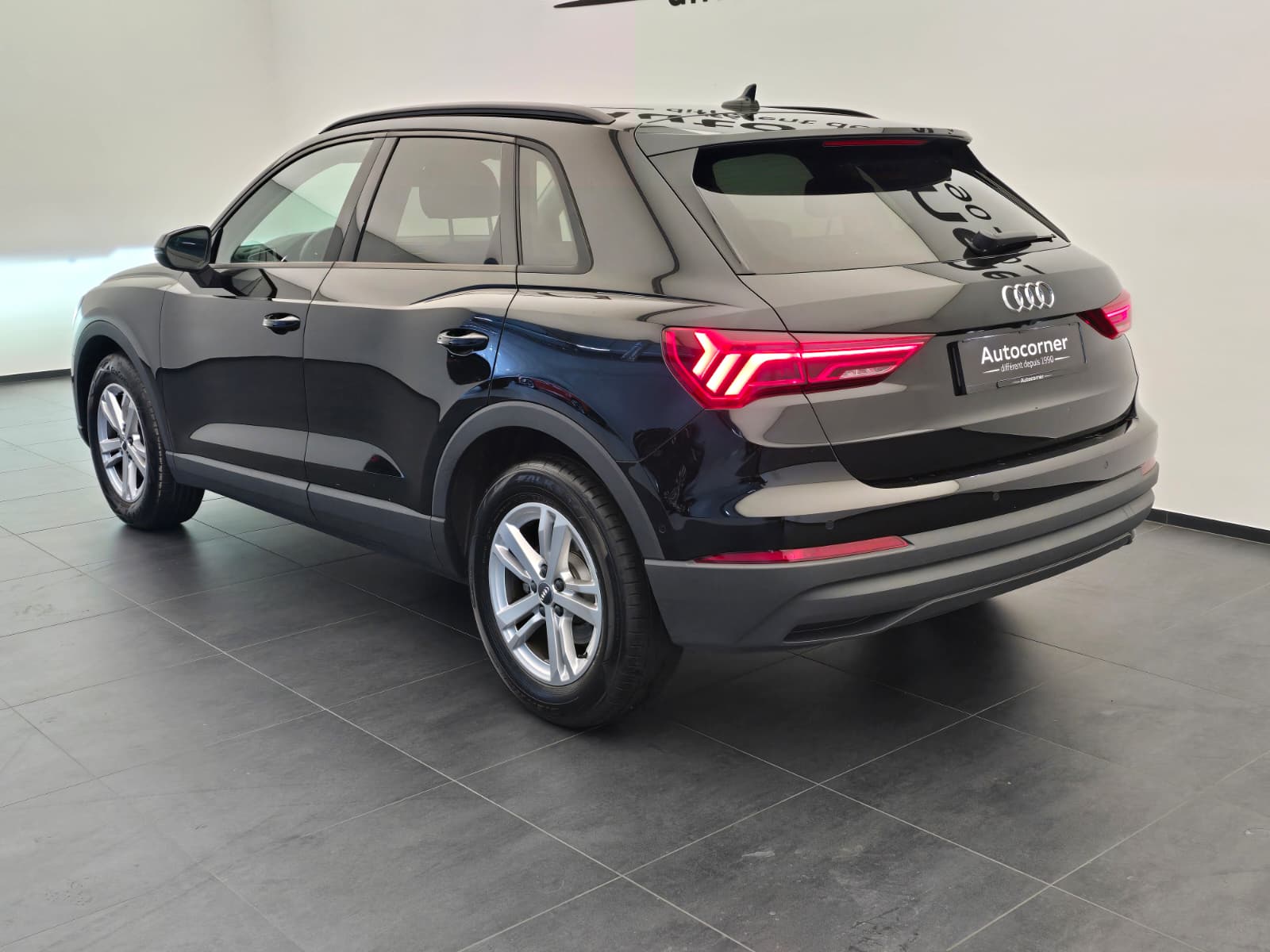 AUDI Q3 35 TFSI S line S-tronic-image-8