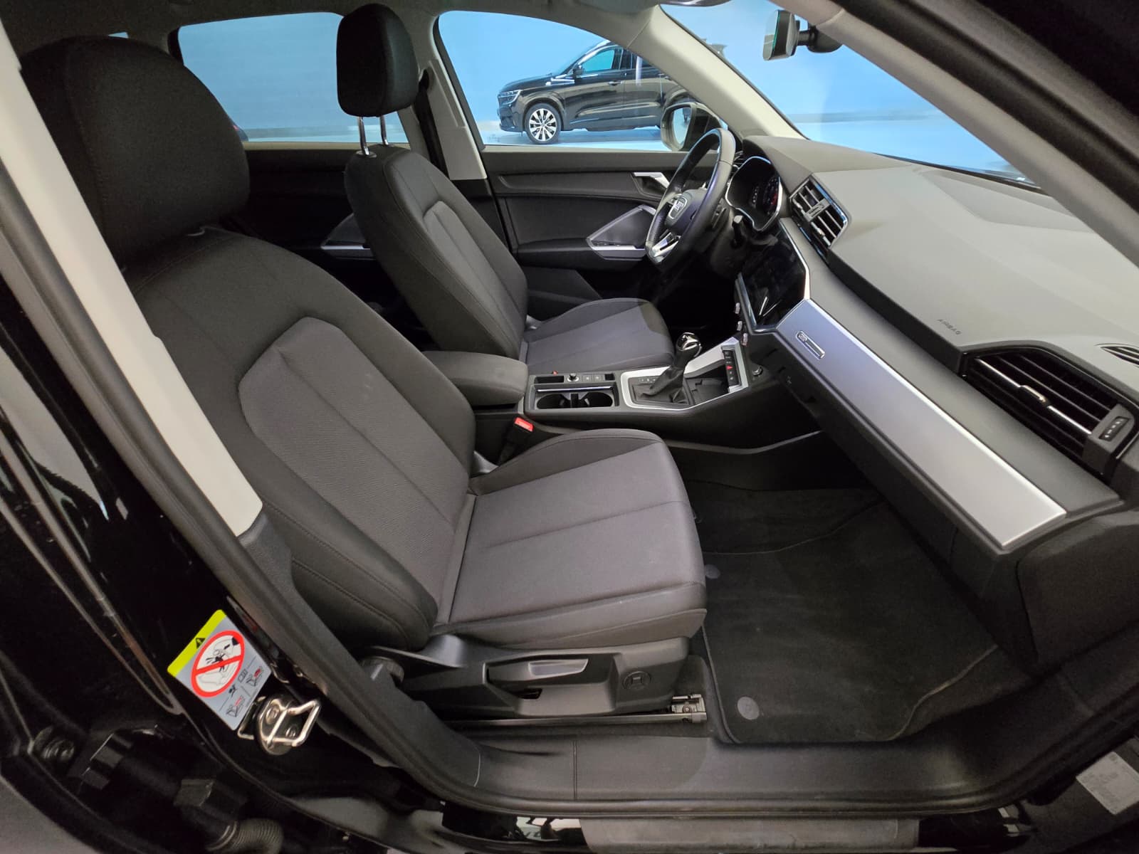 AUDI Q3 35 TFSI S line S-tronic-image-12