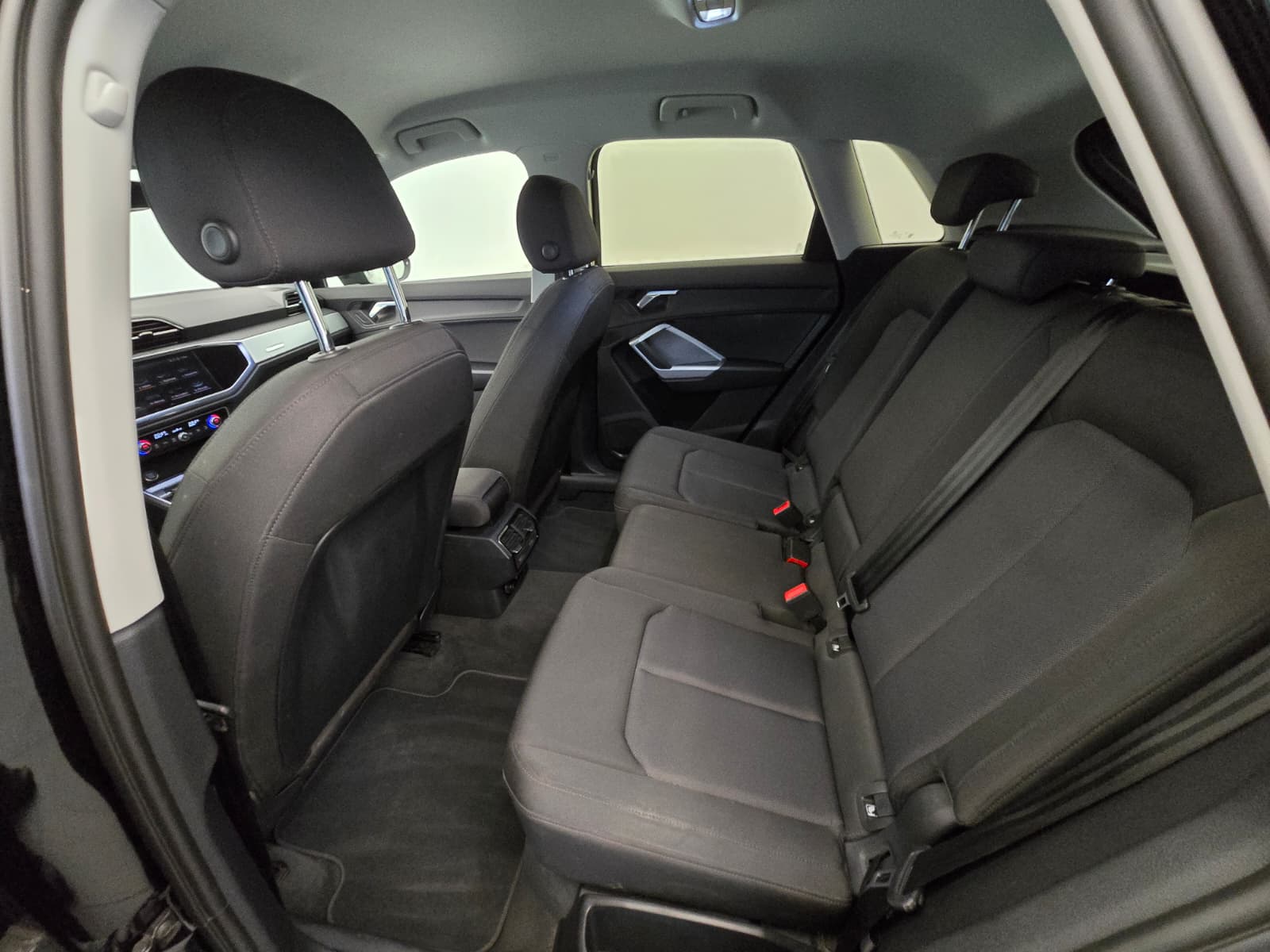 AUDI Q3 35 TFSI S line S-tronic-image-13