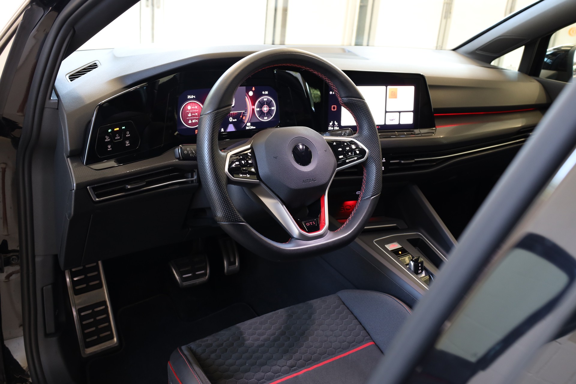 VW Golf 2.0 TSI GTI Clubsport DSG-image-7