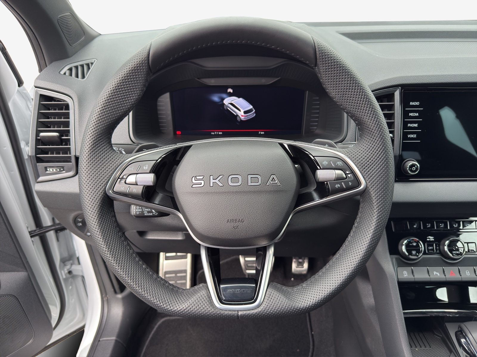 SKODA Karoq 2.0 TSI SportLine 4x4 DSG-image-9