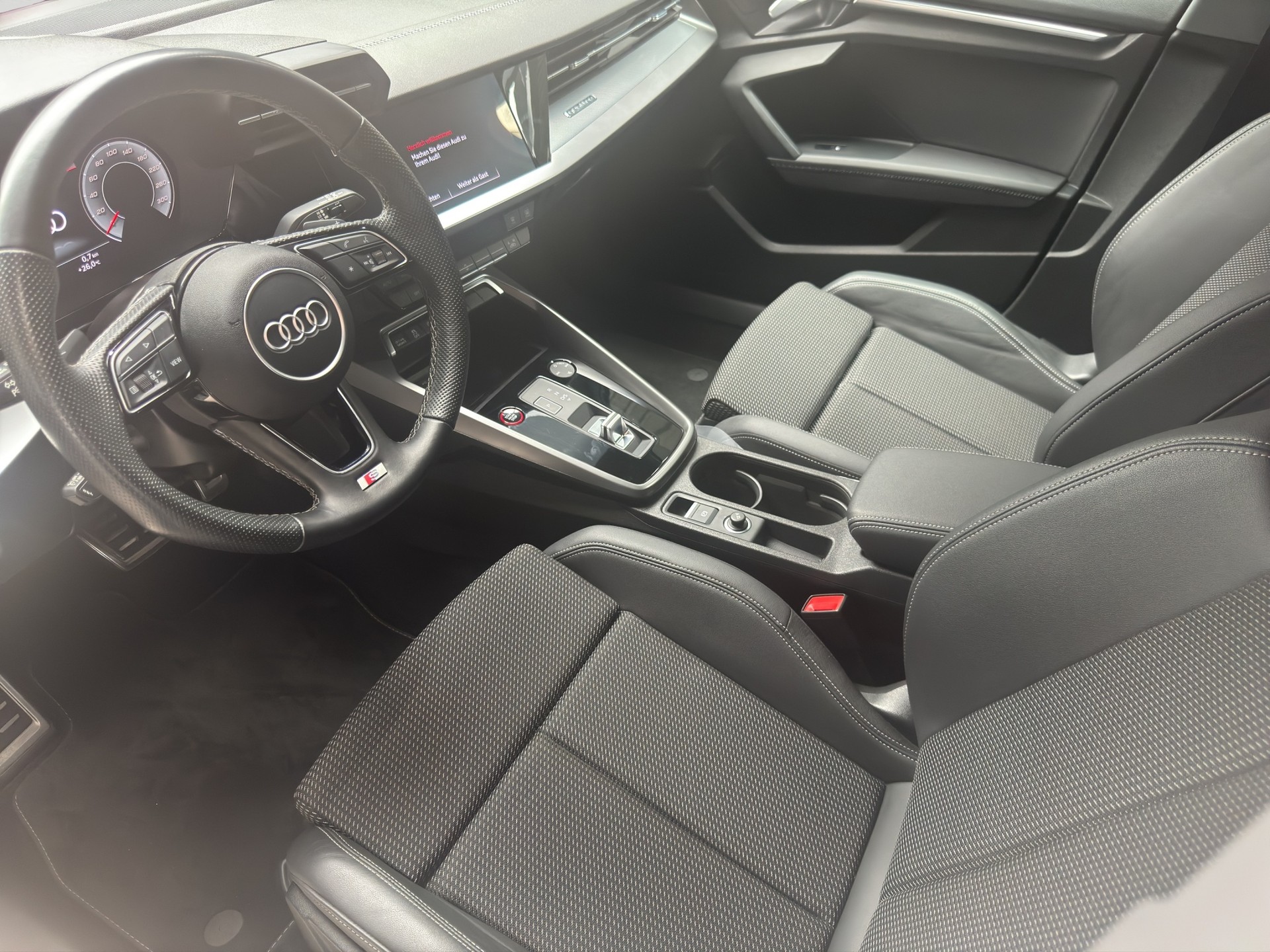 AUDI S3 Sportback 2.0 TFSI quattro S-tronic-image-6