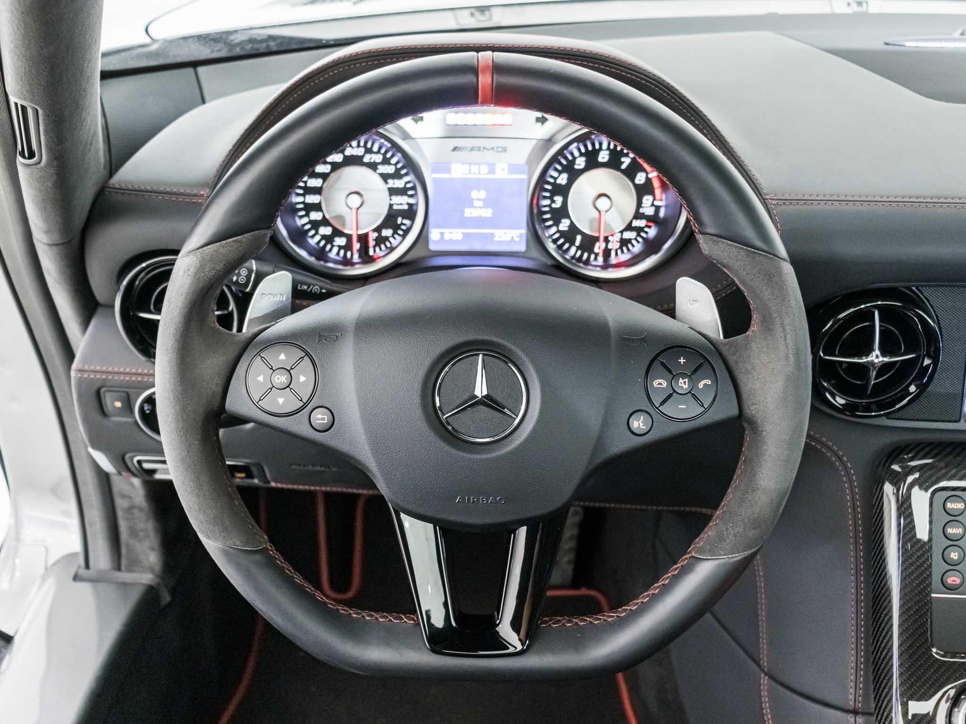 MERCEDES-BENZ SLS 63 AMG GT-image-8