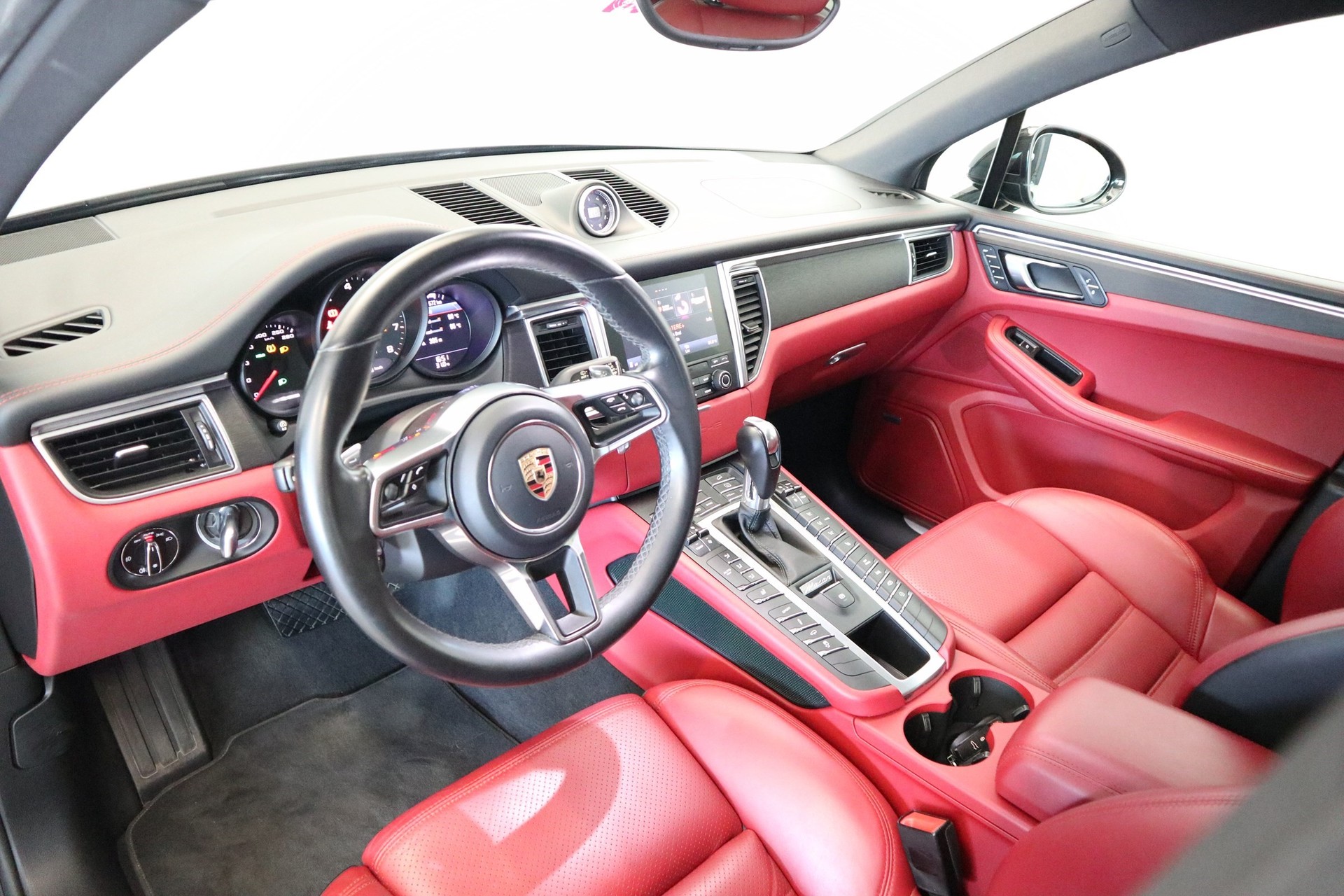 PORSCHE 3.0 V6 GTS-image-5