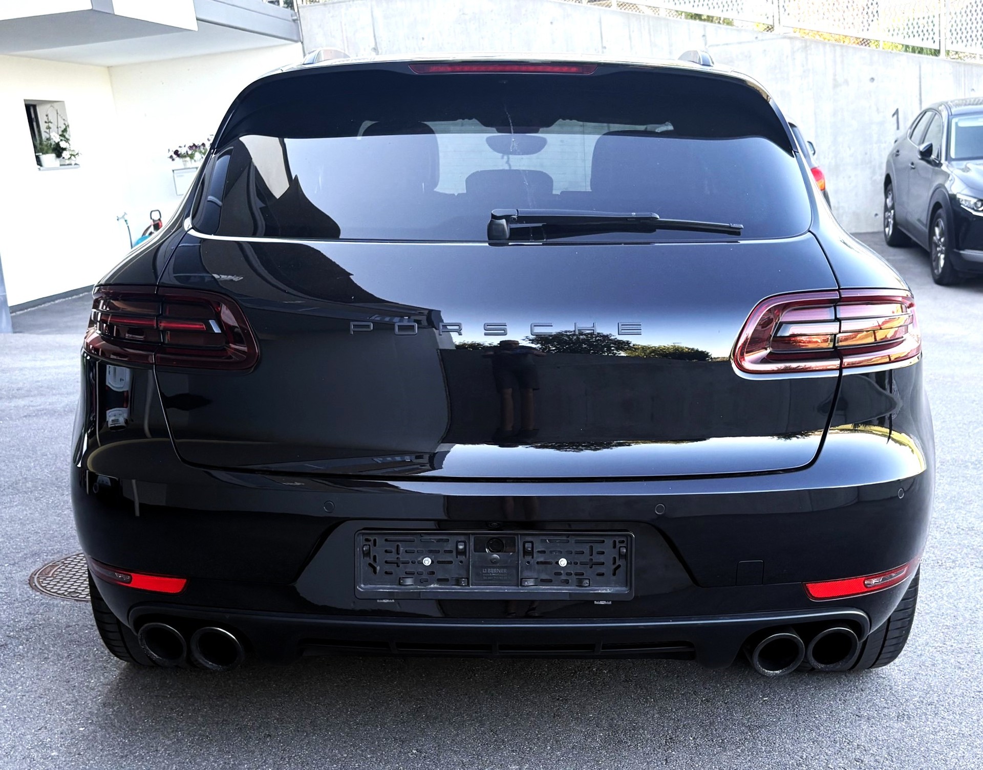 PORSCHE 3.0 V6 GTS-image-2