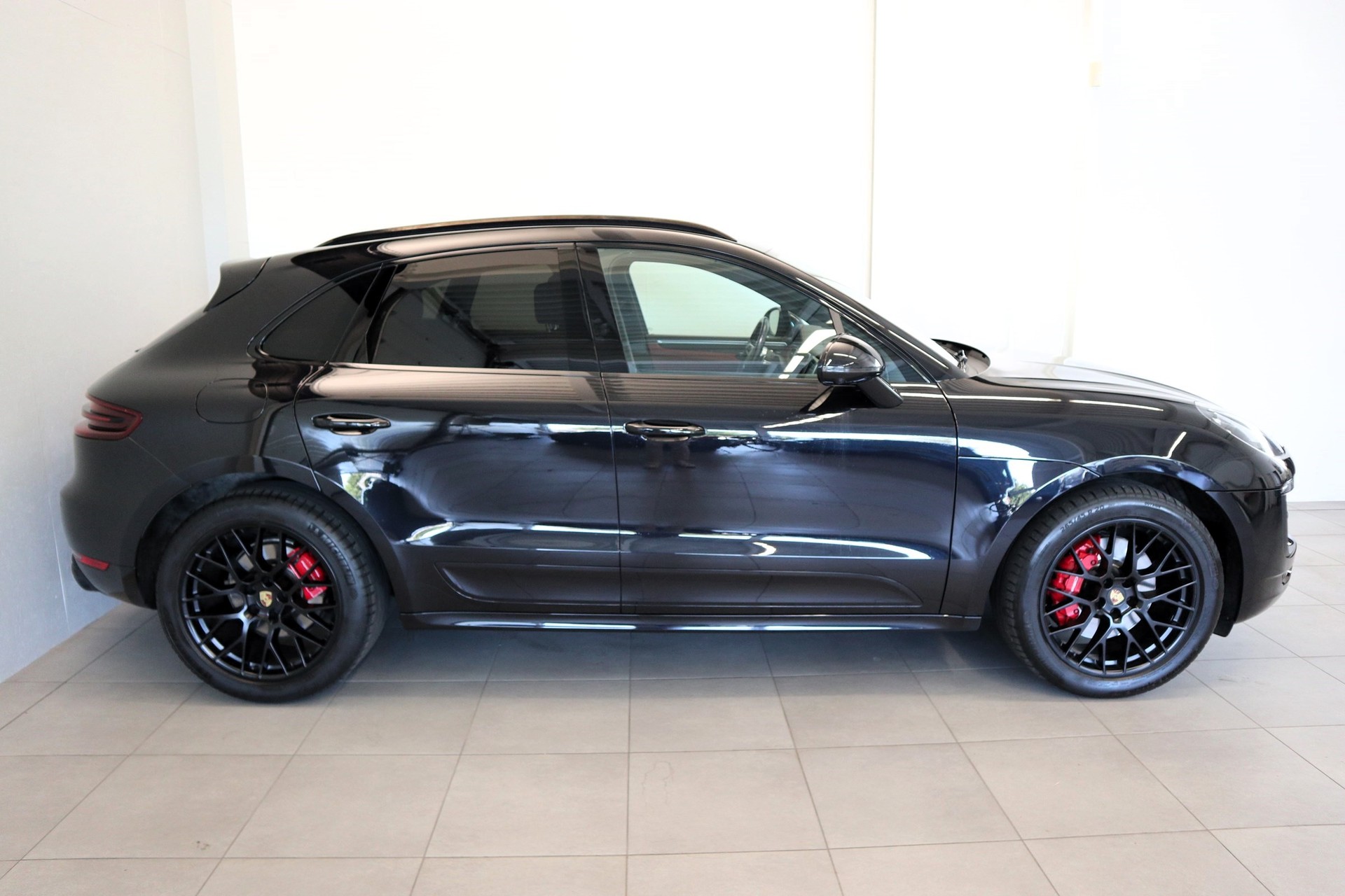 PORSCHE 3.0 V6 GTS-image-2