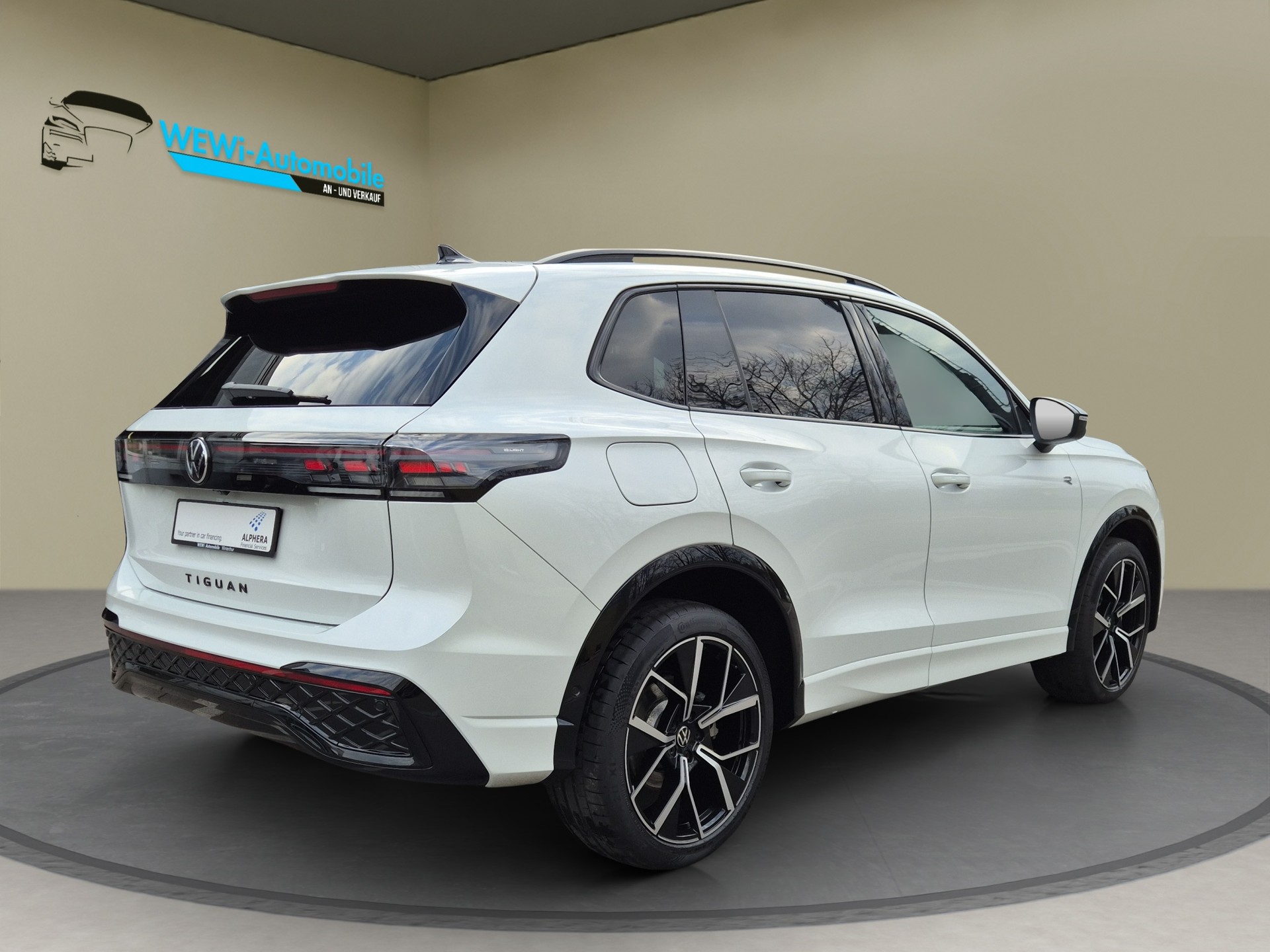 VW Tiguan 2.0 TSI DSG R-Line 4Motion-image-6