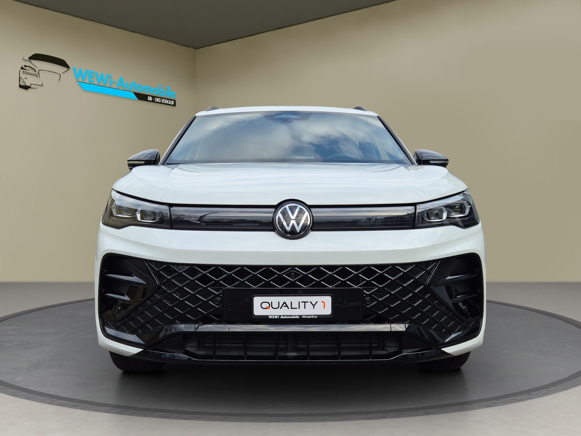 VW Tiguan 2.0 TSI DSG R-Line 4Motion-image-1