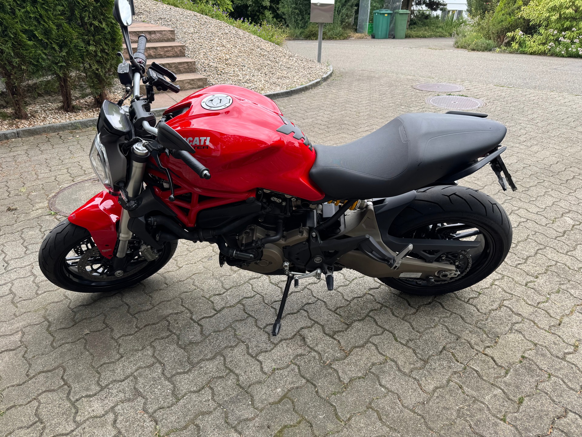 DUCATI MONSTER 821-image-3