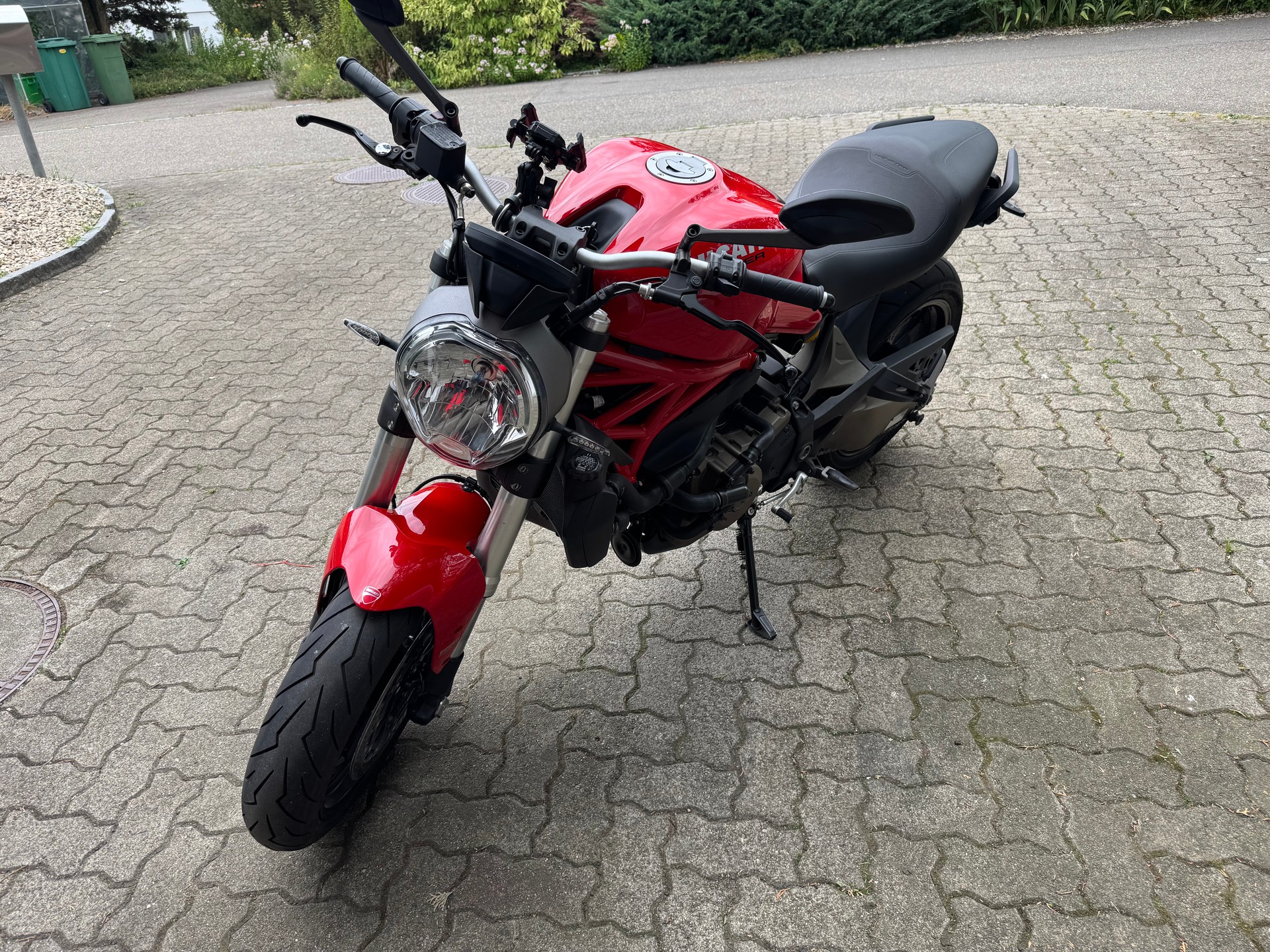 DUCATI MONSTER 821-image-2