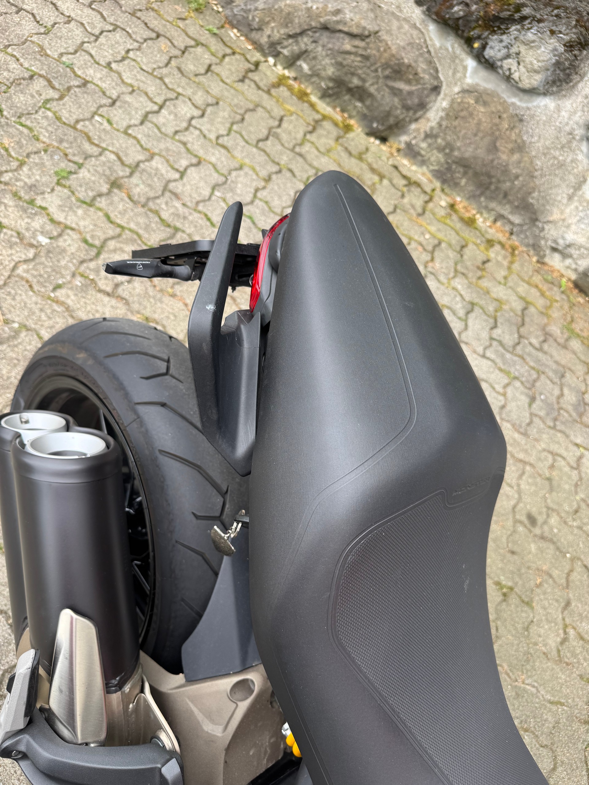 DUCATI MONSTER 821-image-9