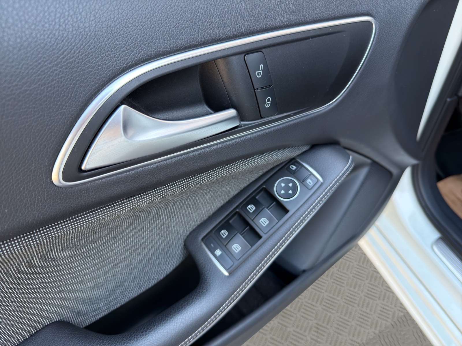 MERCEDES-BENZ A 180 BlueEfficiency Edition Style-image-11
