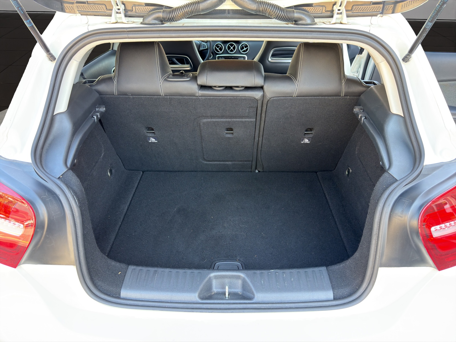 MERCEDES-BENZ A 180 BlueEfficiency Edition Style-image-9