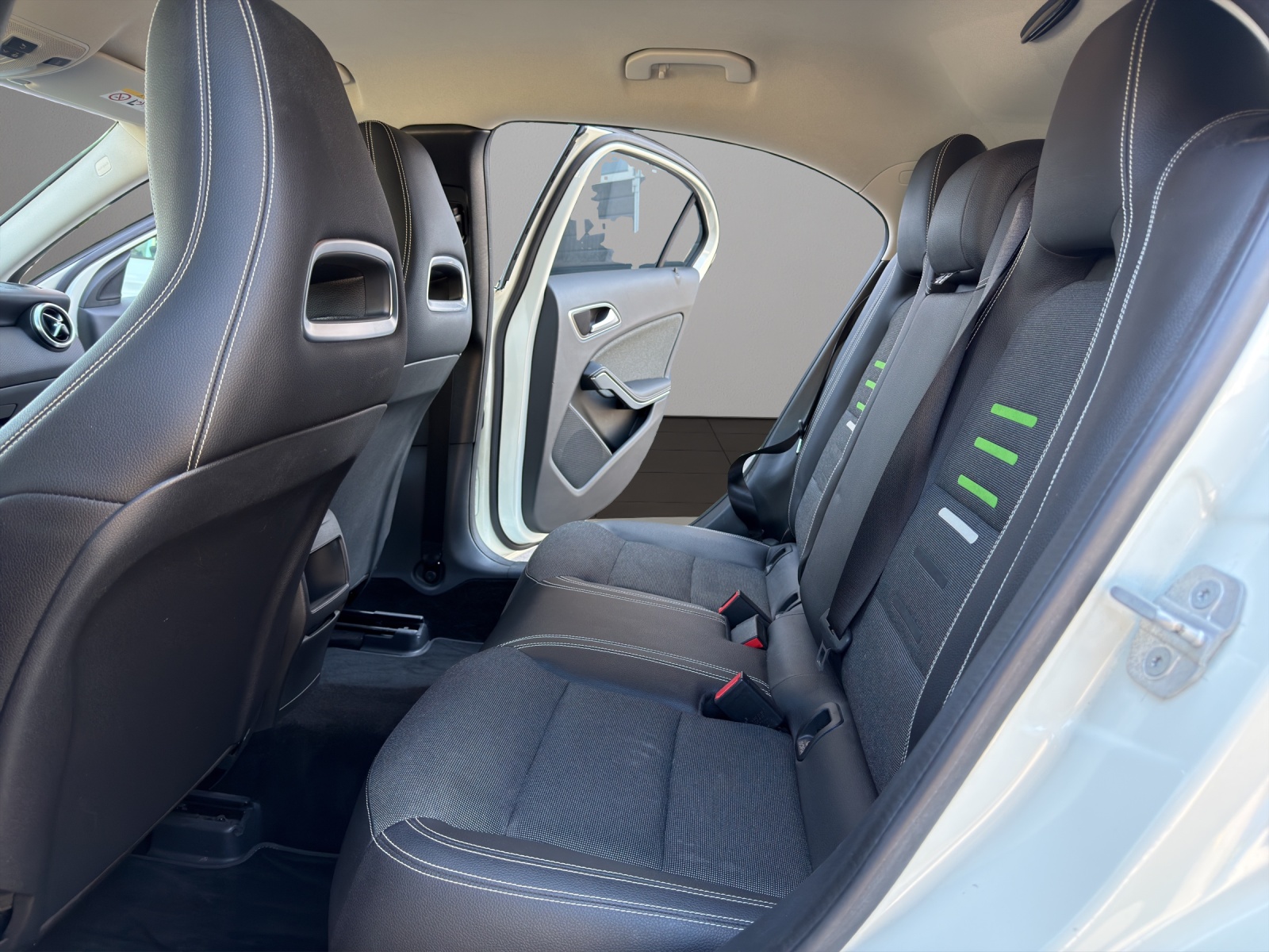 MERCEDES-BENZ A 180 BlueEfficiency Edition Style-image-10