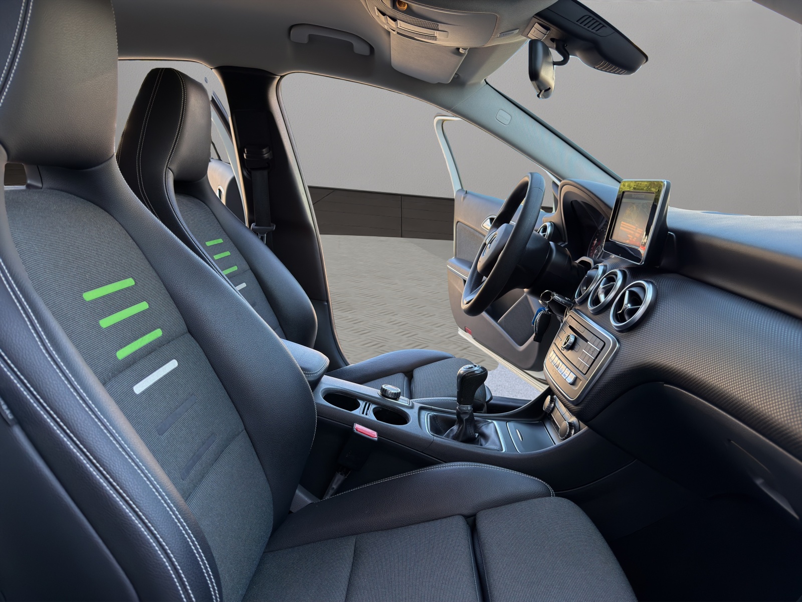 MERCEDES-BENZ A 180 BlueEfficiency Edition Style-image-17