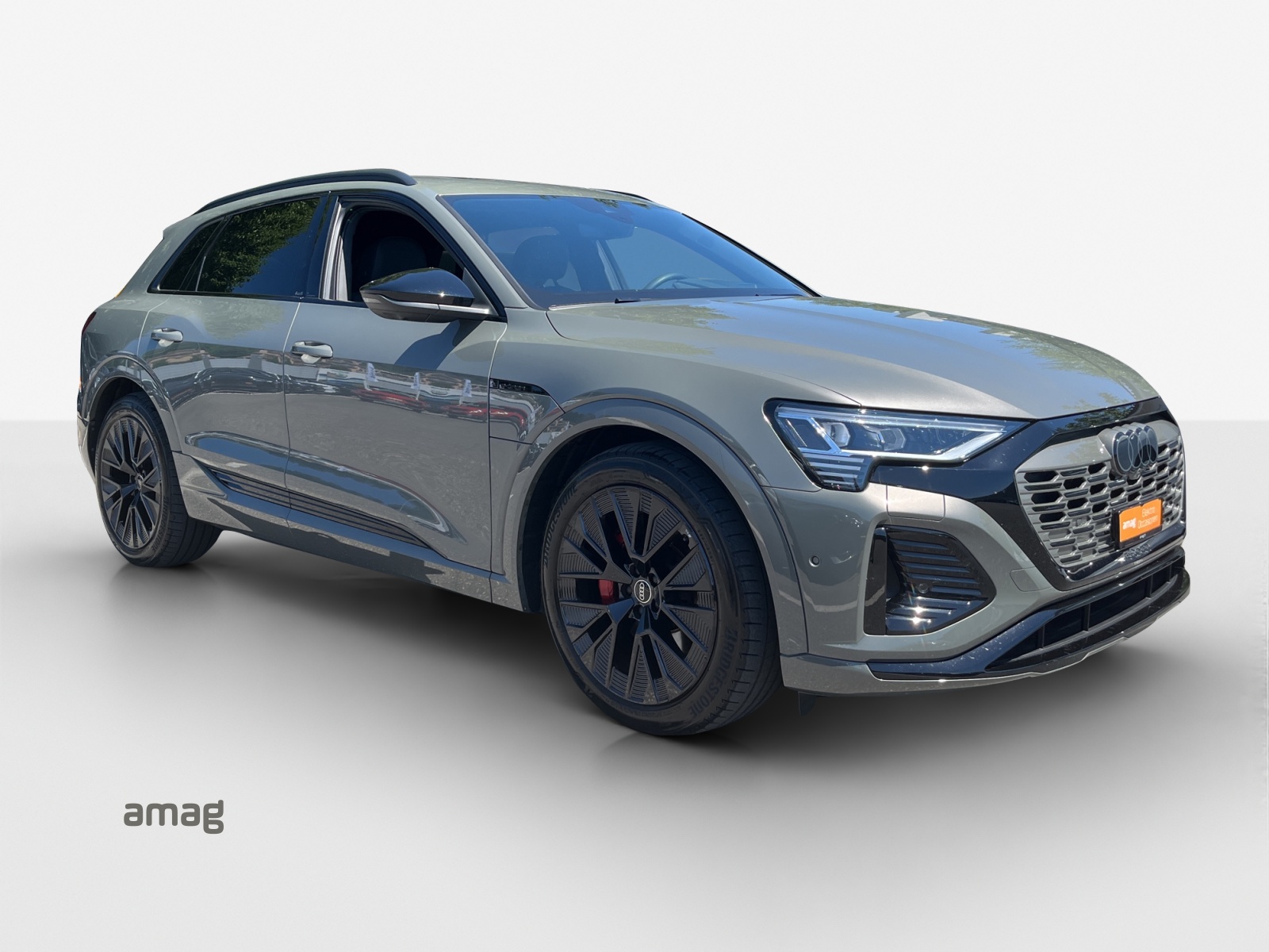 AUDI Q8 55 e-tron Black Edition quattro-image-5