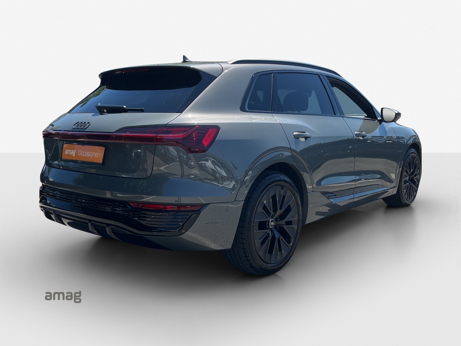 AUDI Q8 55 e-tron Black Edition quattro-image-5