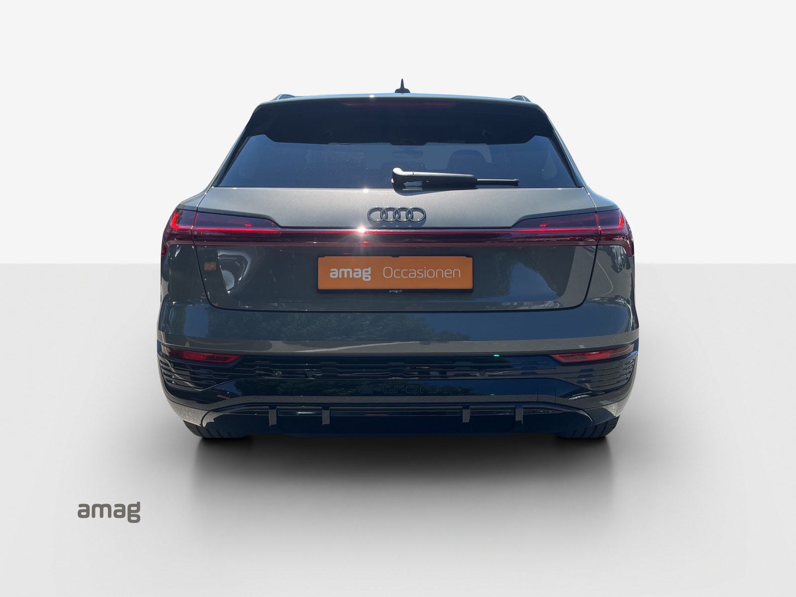 AUDI Q8 55 e-tron Black Edition quattro-image-4