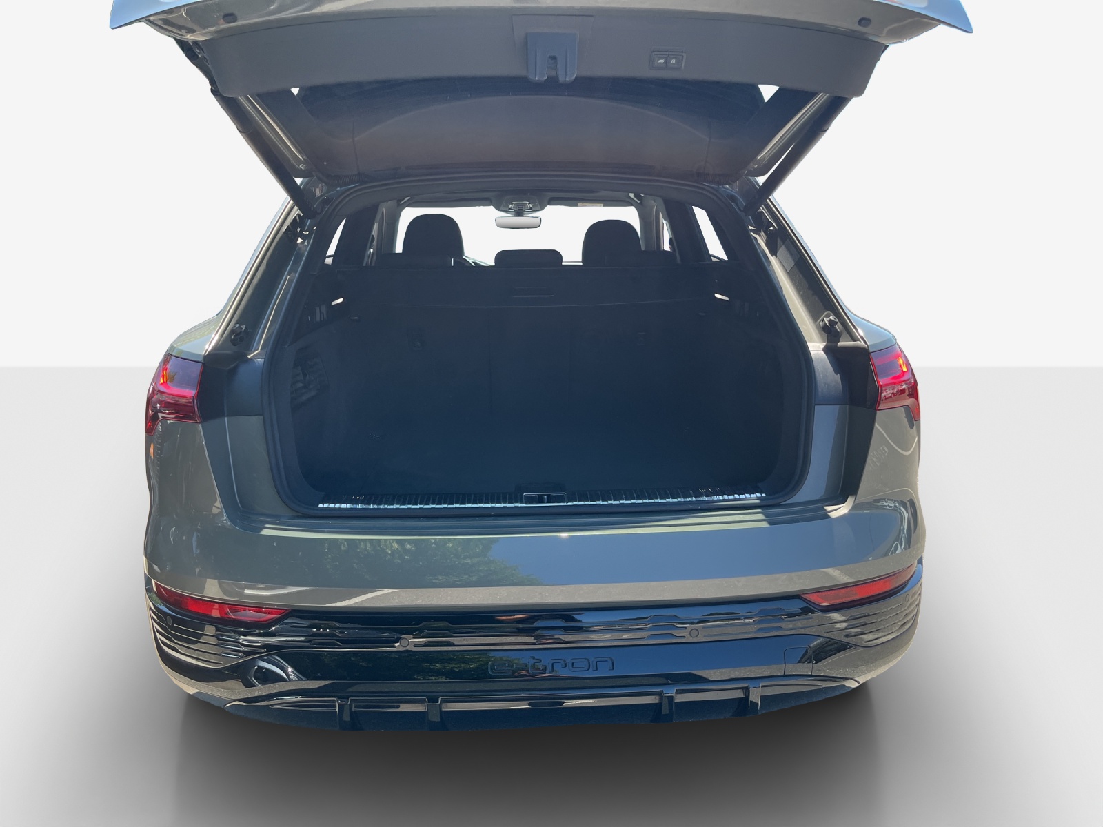 AUDI Q8 55 e-tron Black Edition quattro-image-10