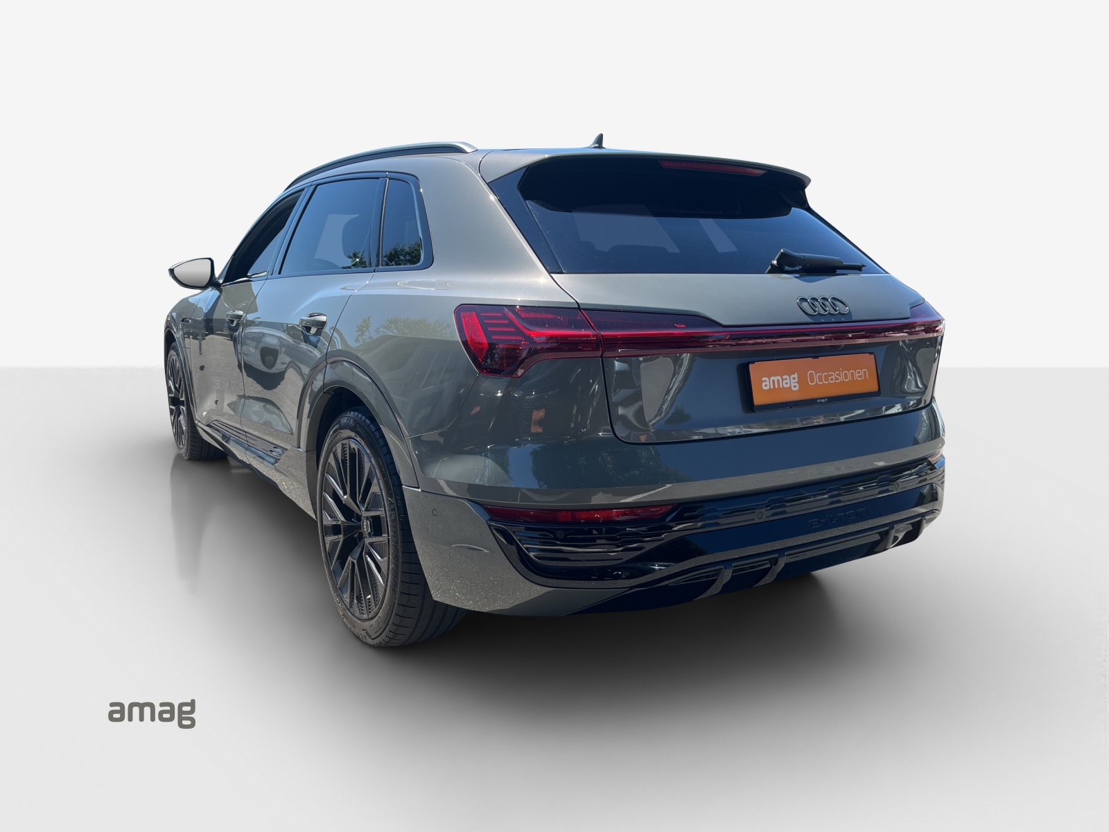 AUDI Q8 55 e-tron Black Edition quattro-showroom-element-2