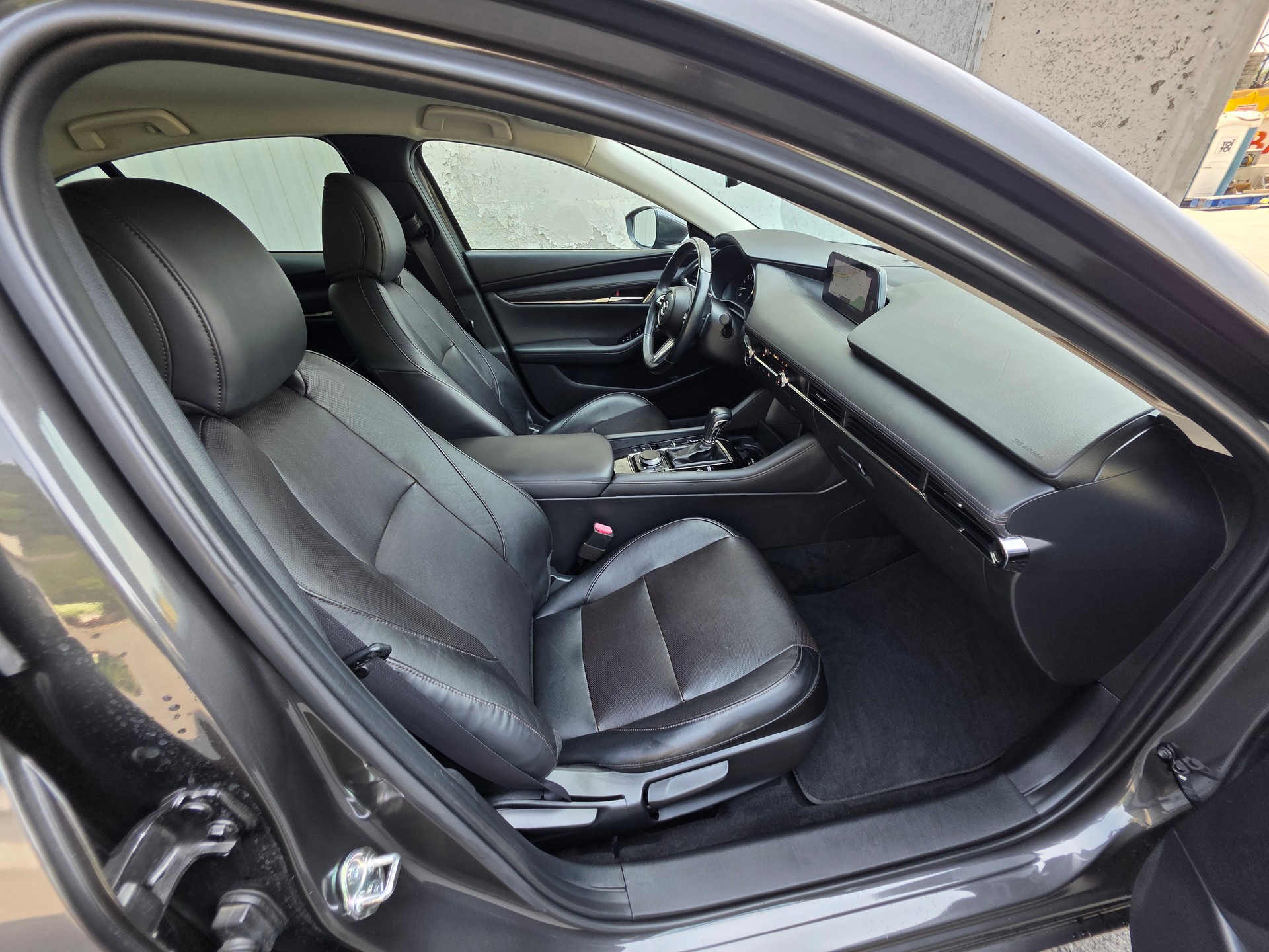 MAZDA 3 Sedan SKYACTIV-X M Hybrid 180 Revolution Automat-image-21