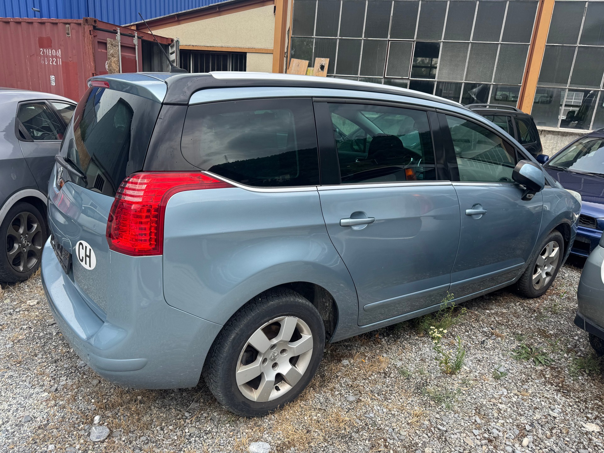 PEUGEOT 5008 1.6 16V T Family-image-2