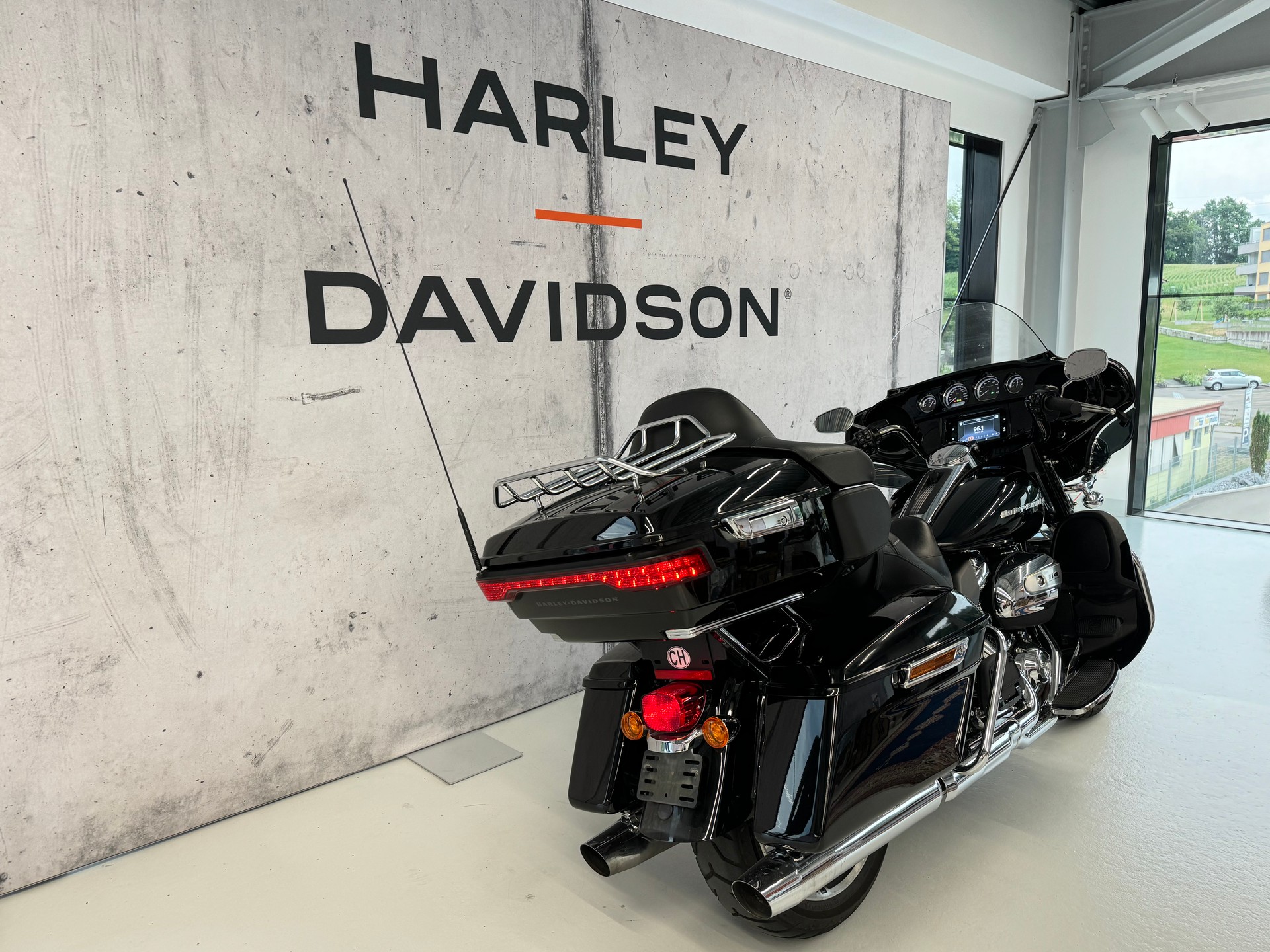 HARLEY-DAVIDSON FLHTK Electra Glide Ultra Limited 114-showroom-element-2