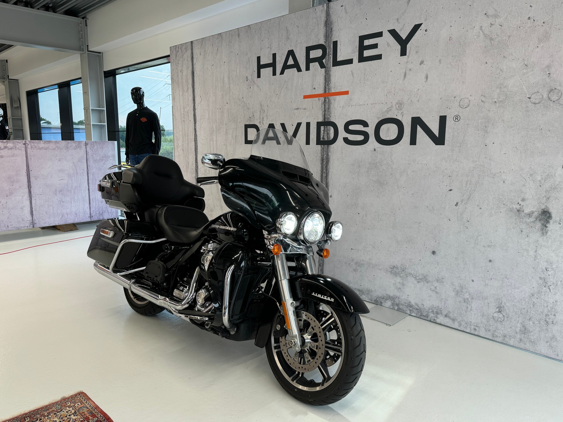 HARLEY-DAVIDSON FLHTK Electra Glide Ultra Limited 114-showroom-element-1