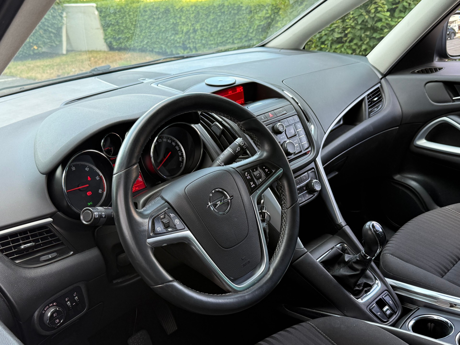OPEL Zafira Tourer 2.0 CDTi Enjoy-image-12