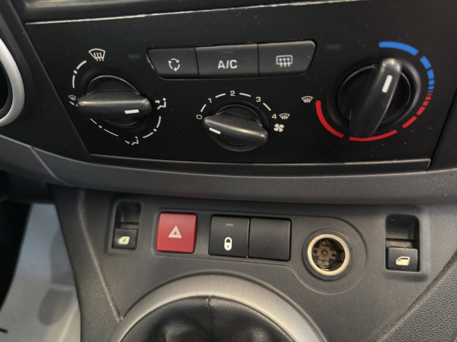 CITROEN Berlingo 1.2i Feel-image-23