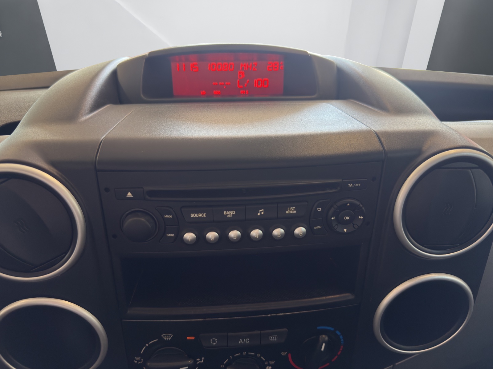 CITROEN Berlingo 1.2i Feel-image-18