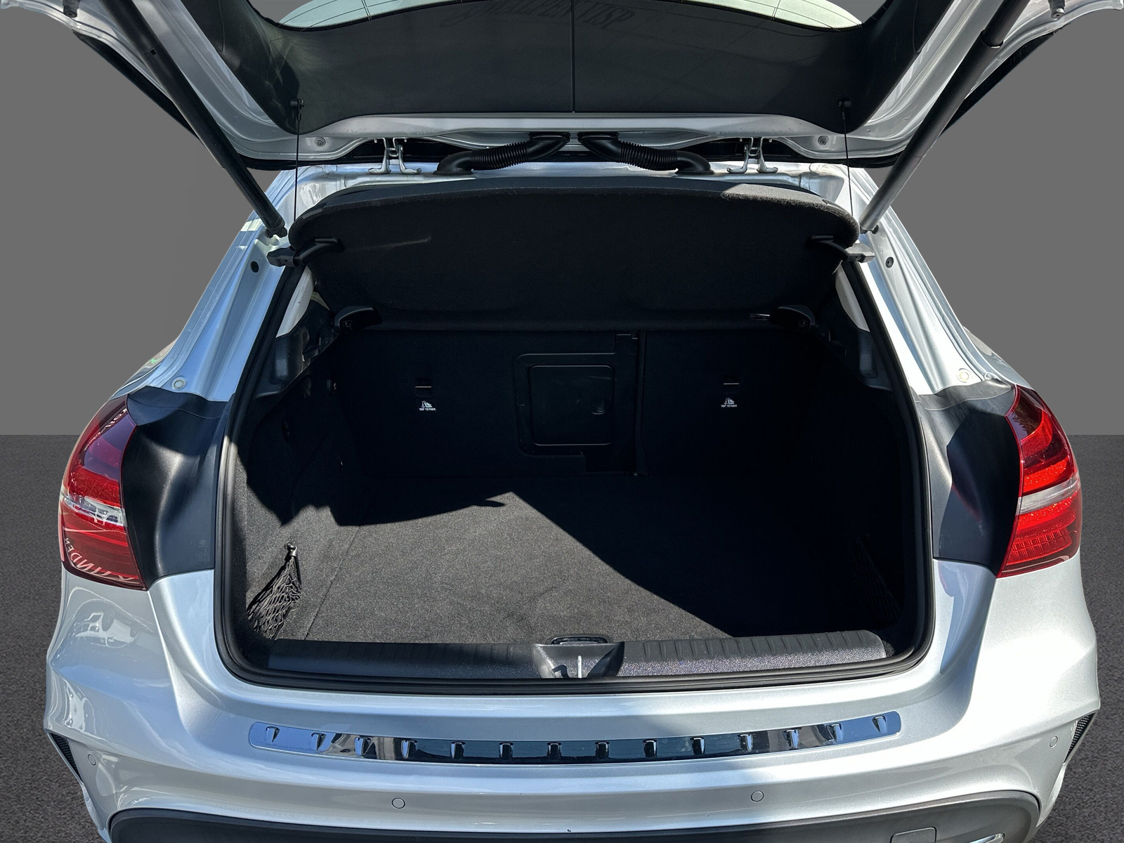 MERCEDES-BENZ GLA 250 AMG Line 4Matic-image-19
