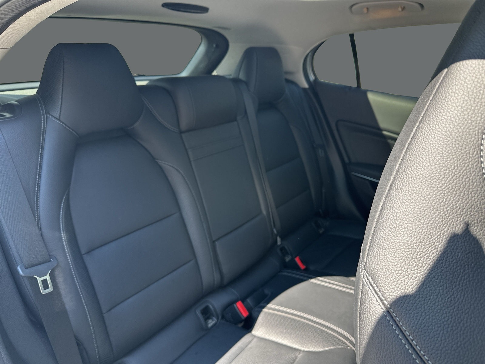 MERCEDES-BENZ GLA 250 AMG Line 4Matic-image-18