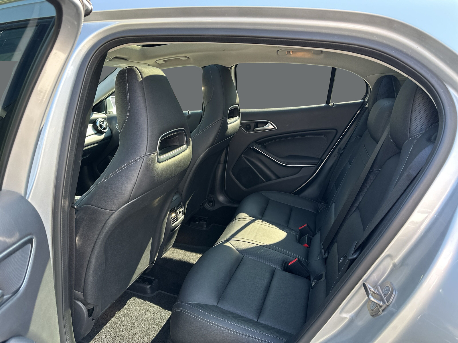 MERCEDES-BENZ GLA 250 AMG Line 4Matic-image-13