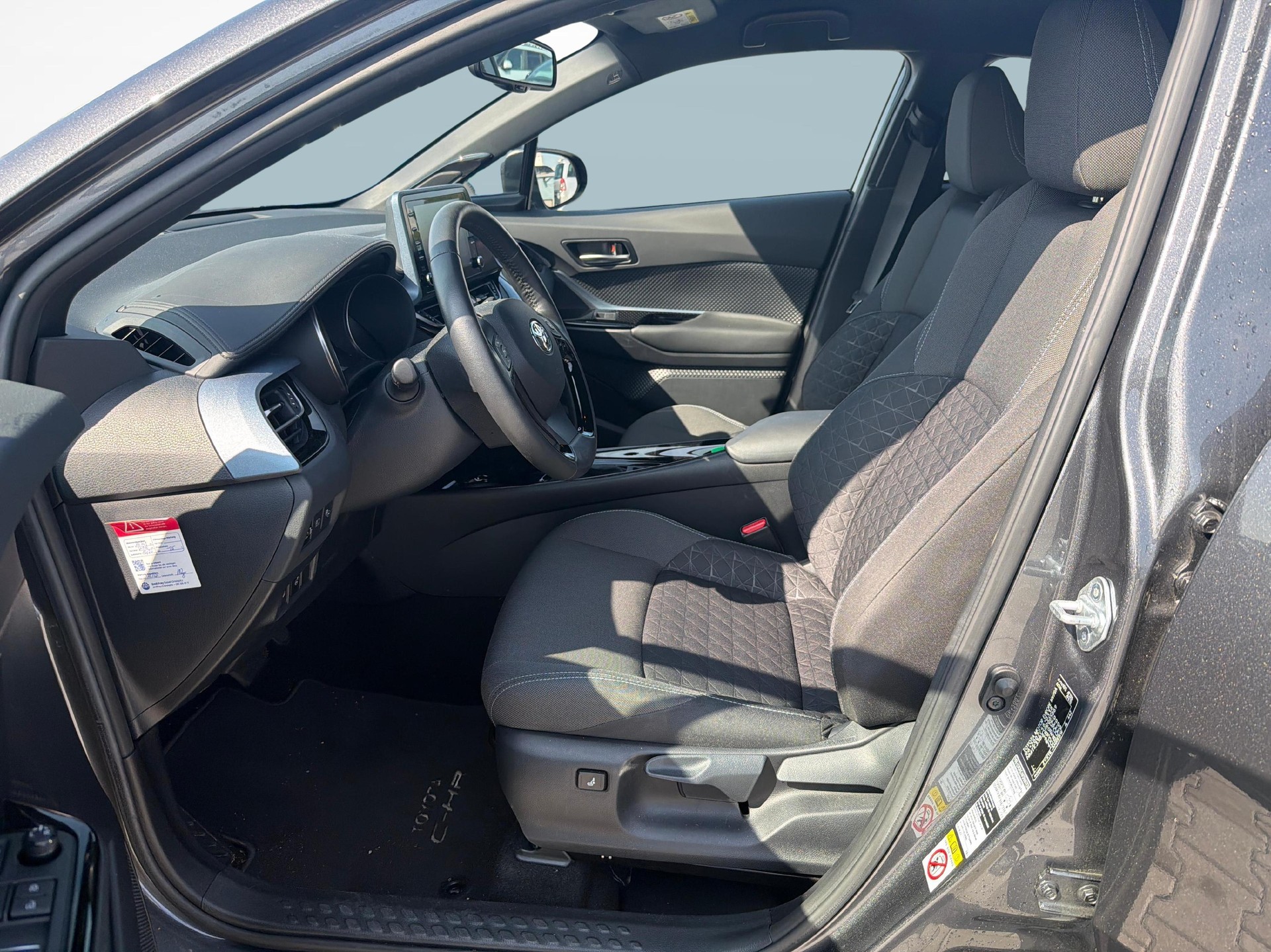 TOYOTA C-HR 1.8 VVTi HSD Trend-image-9