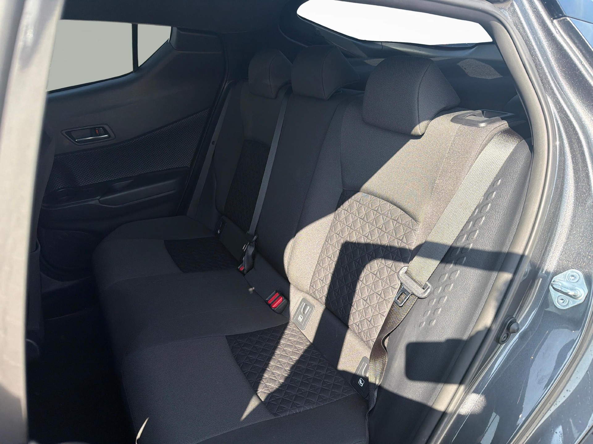 TOYOTA C-HR 1.8 VVTi HSD Trend-image-10