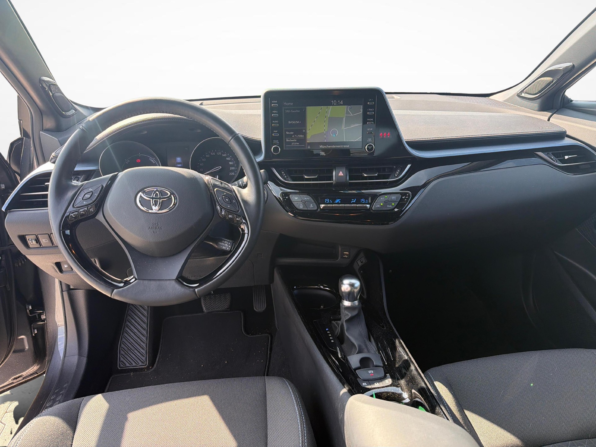 TOYOTA C-HR 1.8 VVTi HSD Trend-image-8