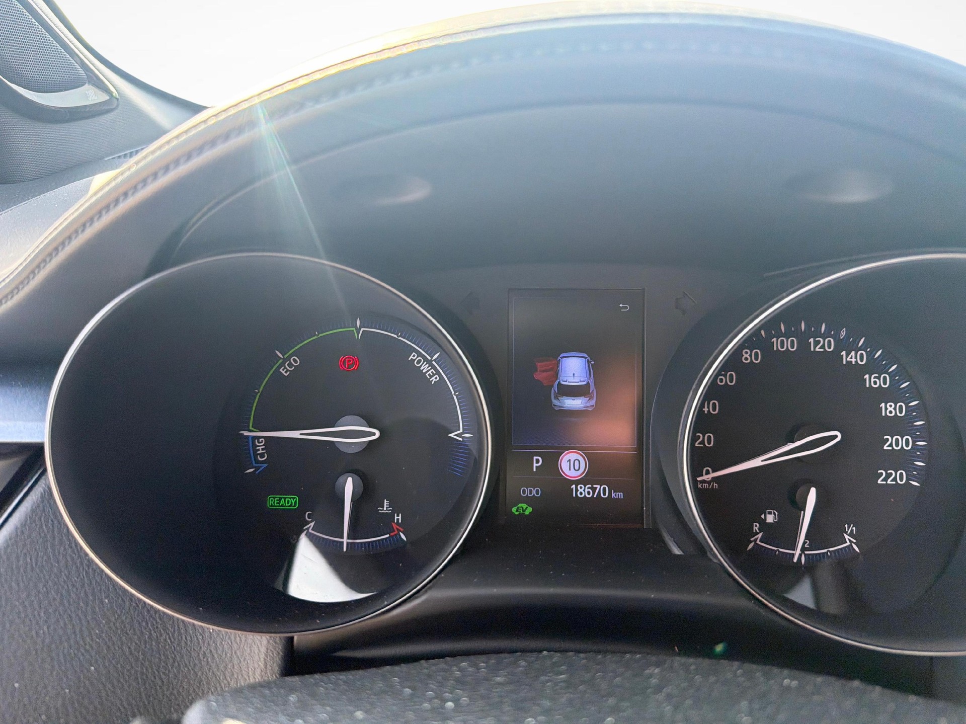 TOYOTA C-HR 1.8 VVTi HSD Trend-image-11