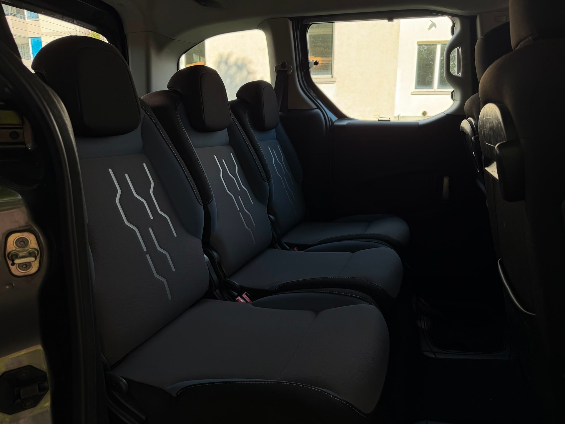 PEUGEOT Partner 1.6 e-HDI Active EGS6-image-6