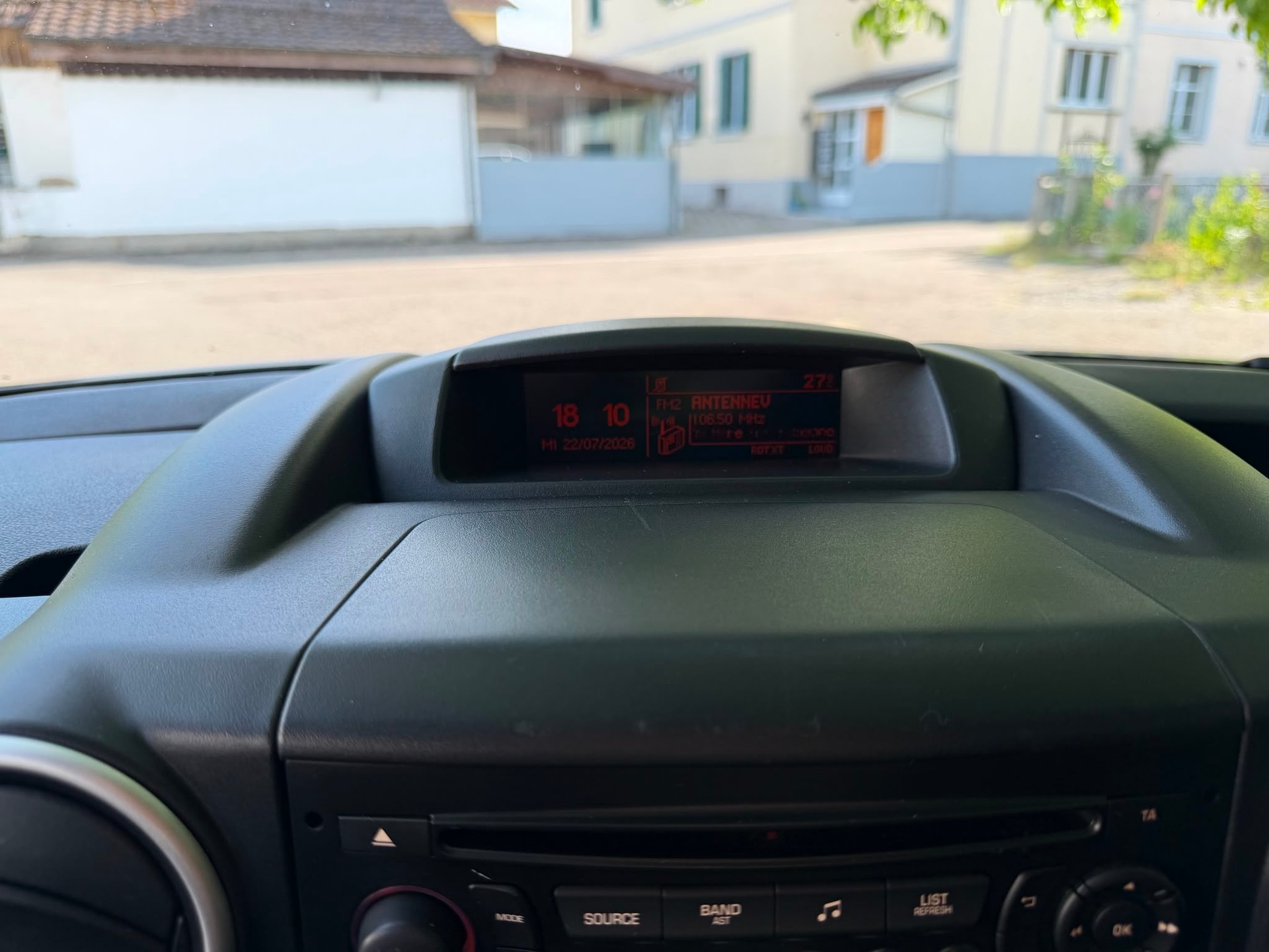 PEUGEOT Partner 1.6 e-HDI Active EGS6-image-16