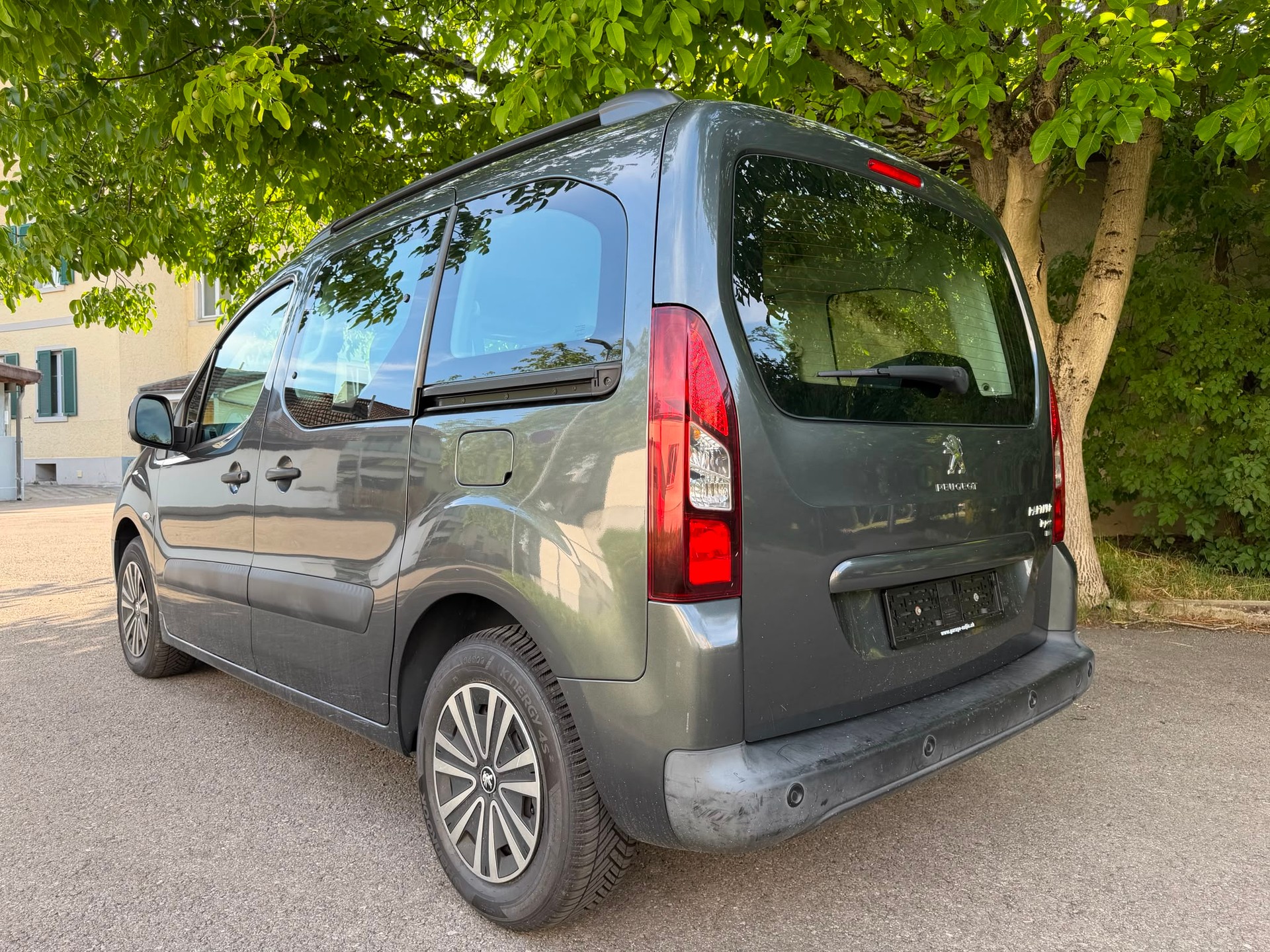 PEUGEOT Partner 1.6 e-HDI Active EGS6-image-10