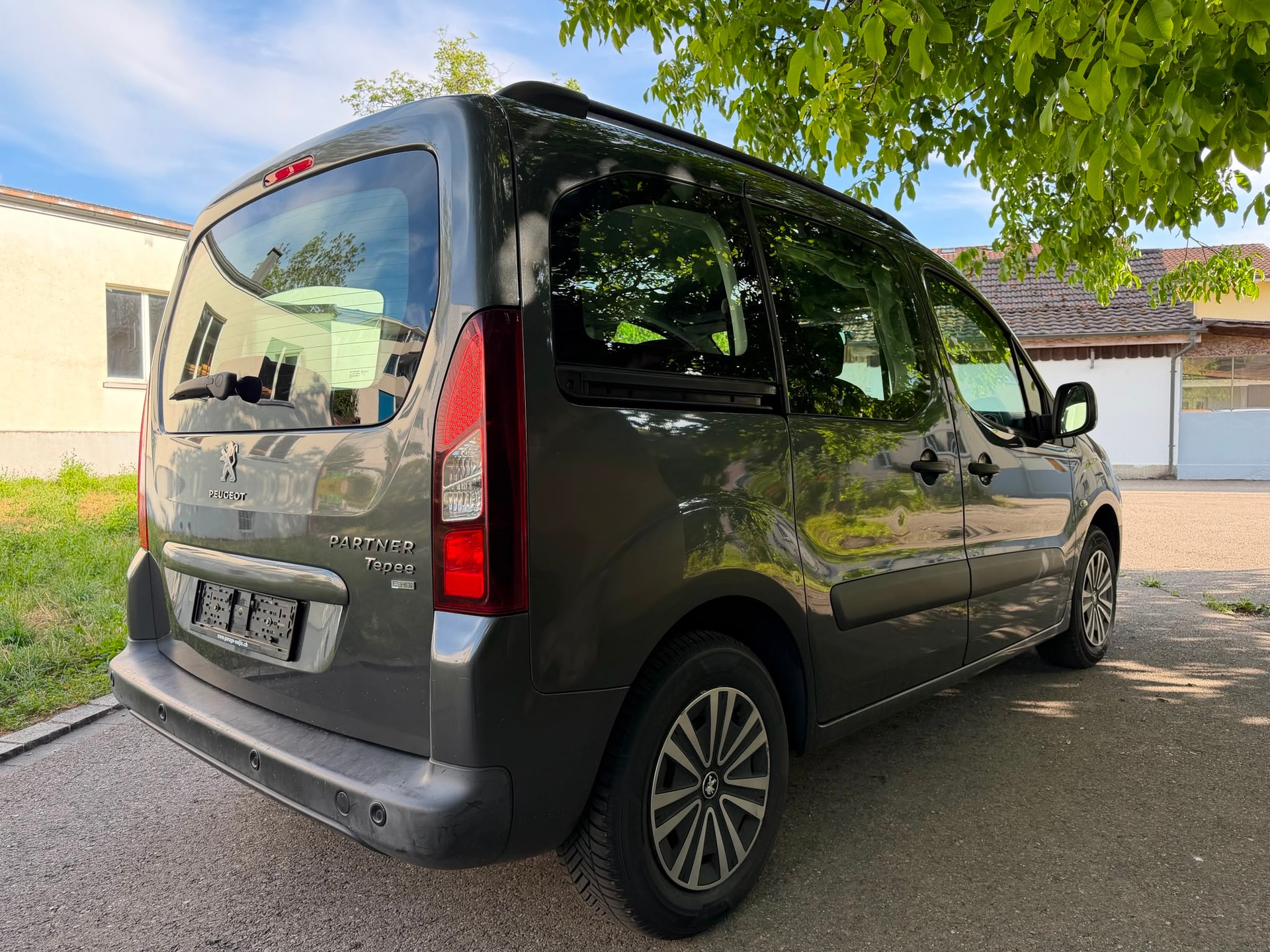 PEUGEOT Partner 1.6 e-HDI Active EGS6-image-8