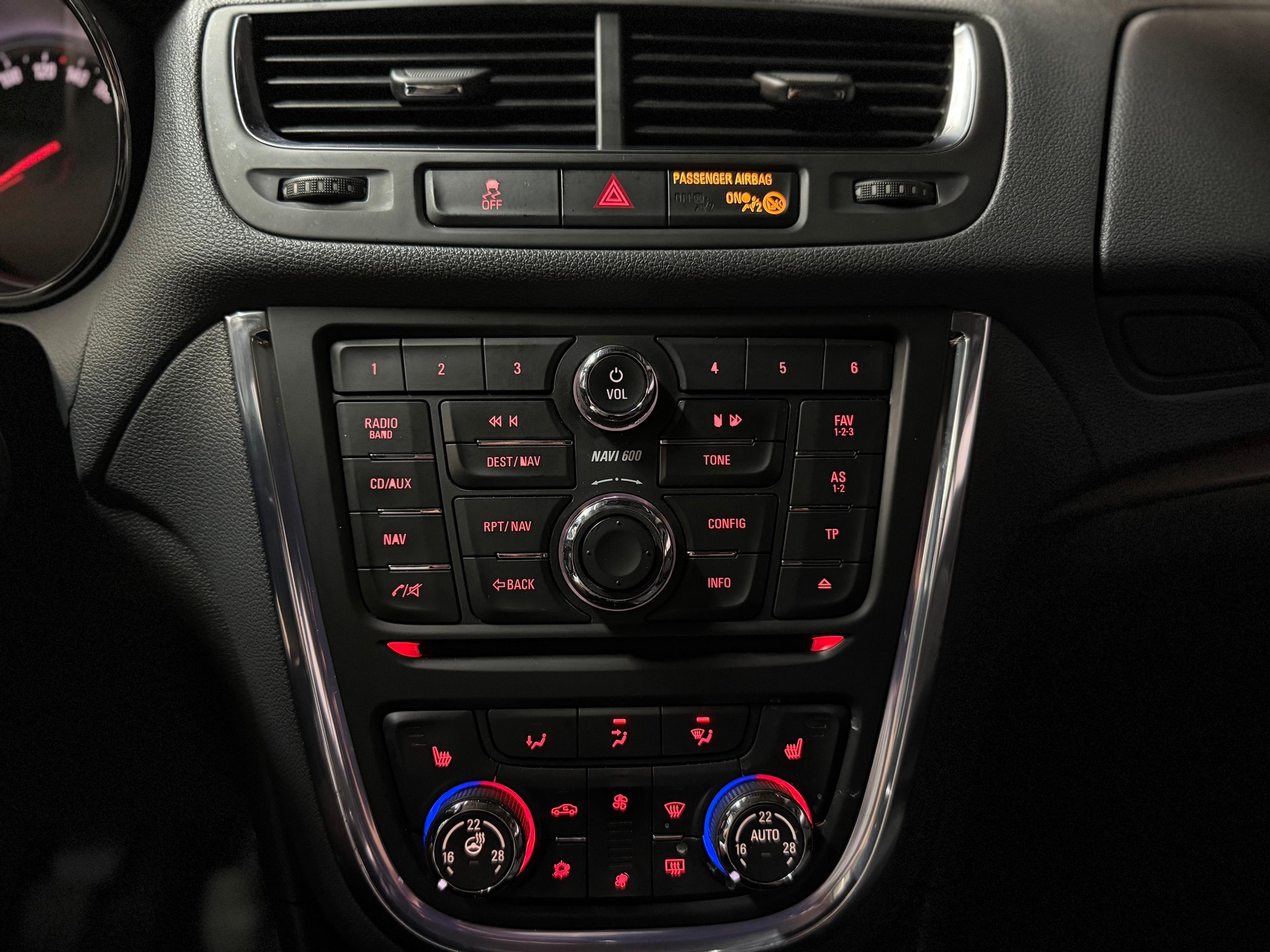 OPEL Mokka 1.4i 16V Turbo Cosmo 4WD-image-13