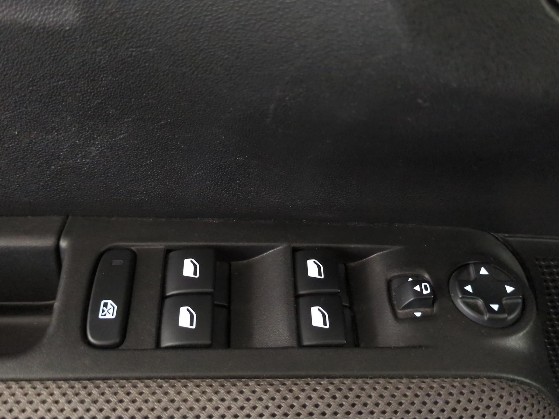 CITROEN C3 Aircross 1.2i PureTech Shine EAT-image-18