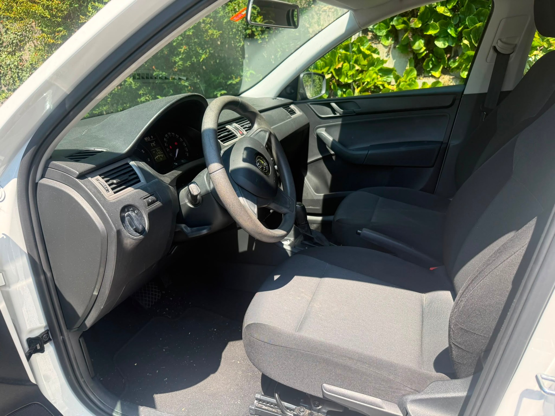 SKODA 1.4 TSI Active DSG-image-1