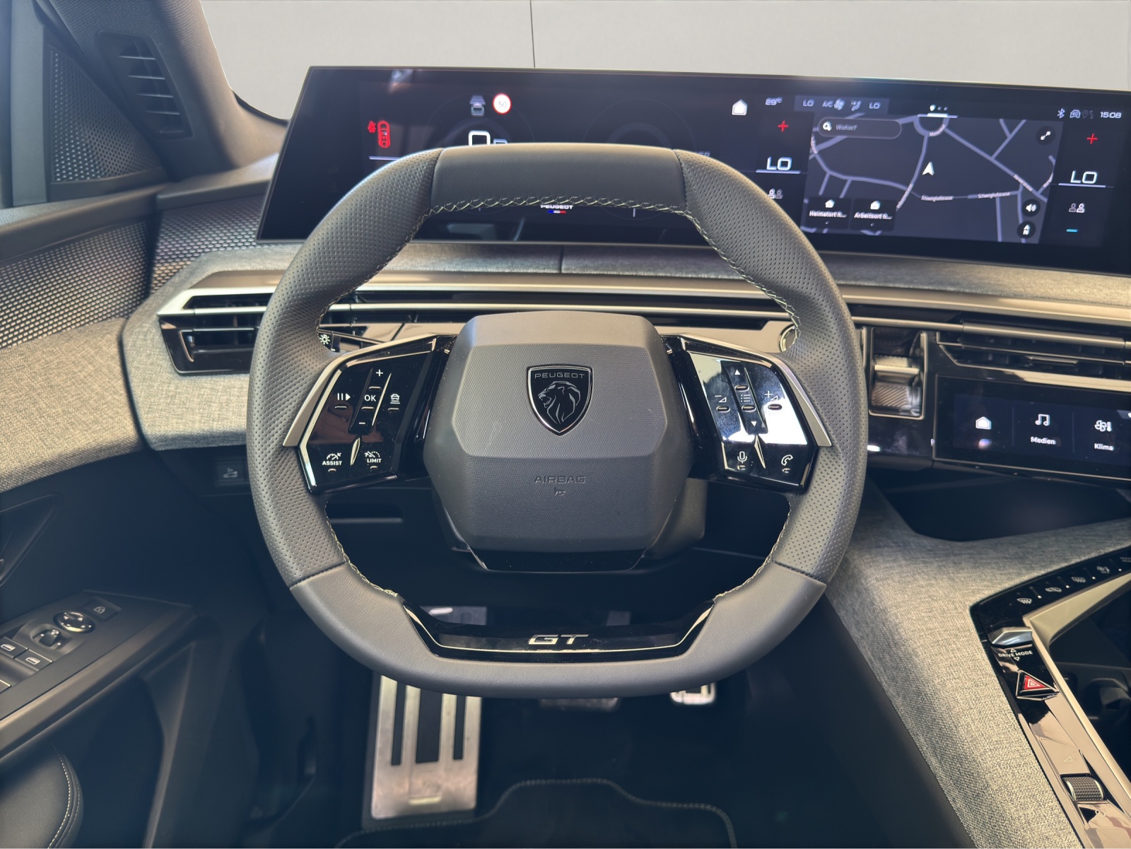PEUGEOT 3008 1.2 Hybrid 145PS GT *Automat*-image-12
