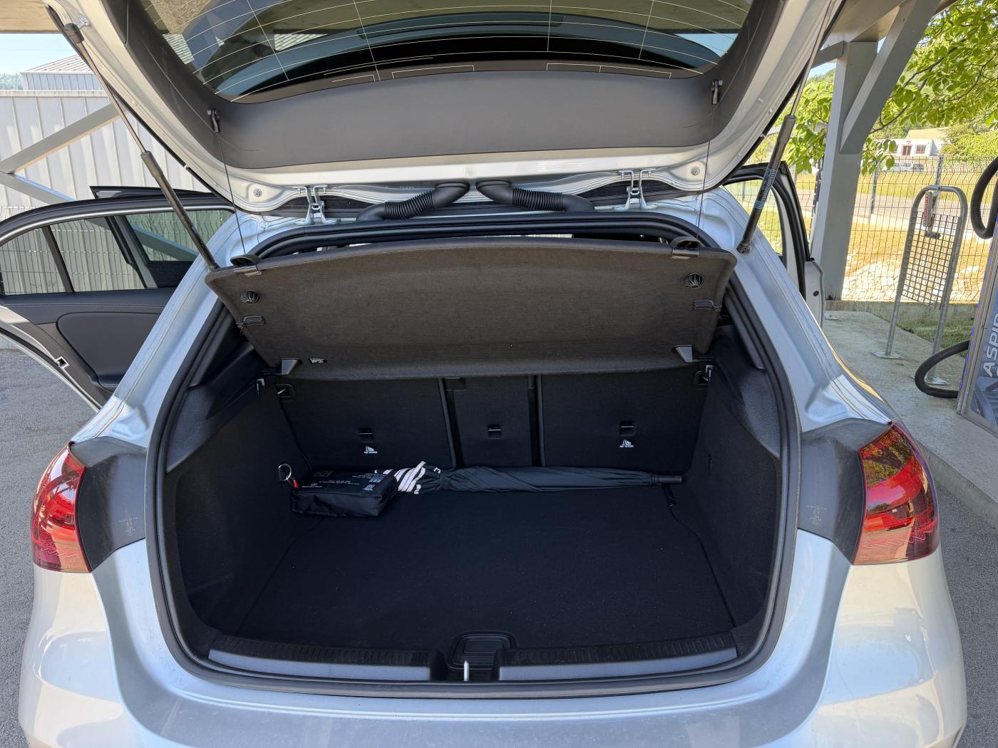 MERCEDES-BENZ A 200 7G-DCT-image-8