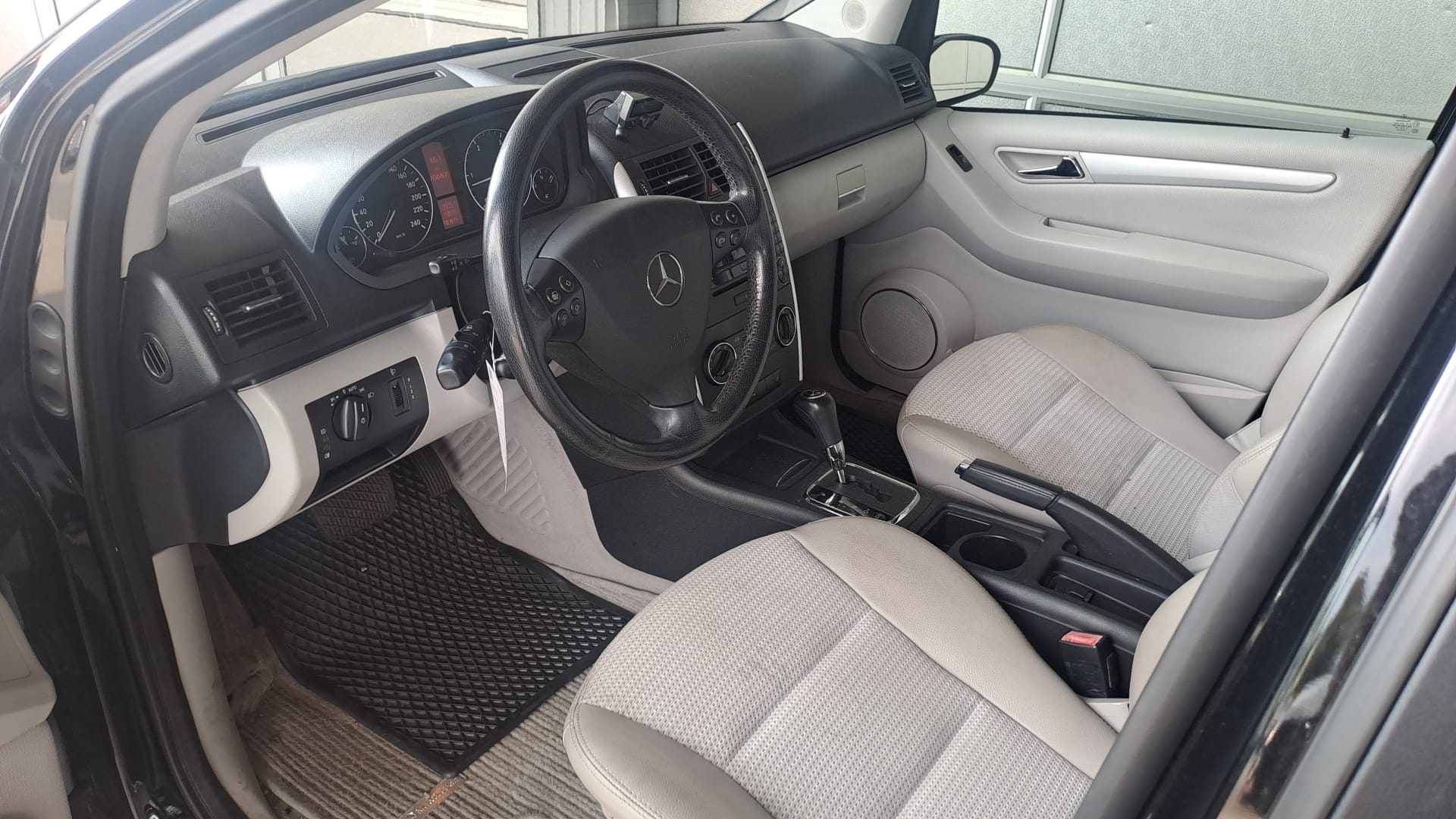 MERCEDES-BENZ A 180 CDI Avantgarde-image-8
