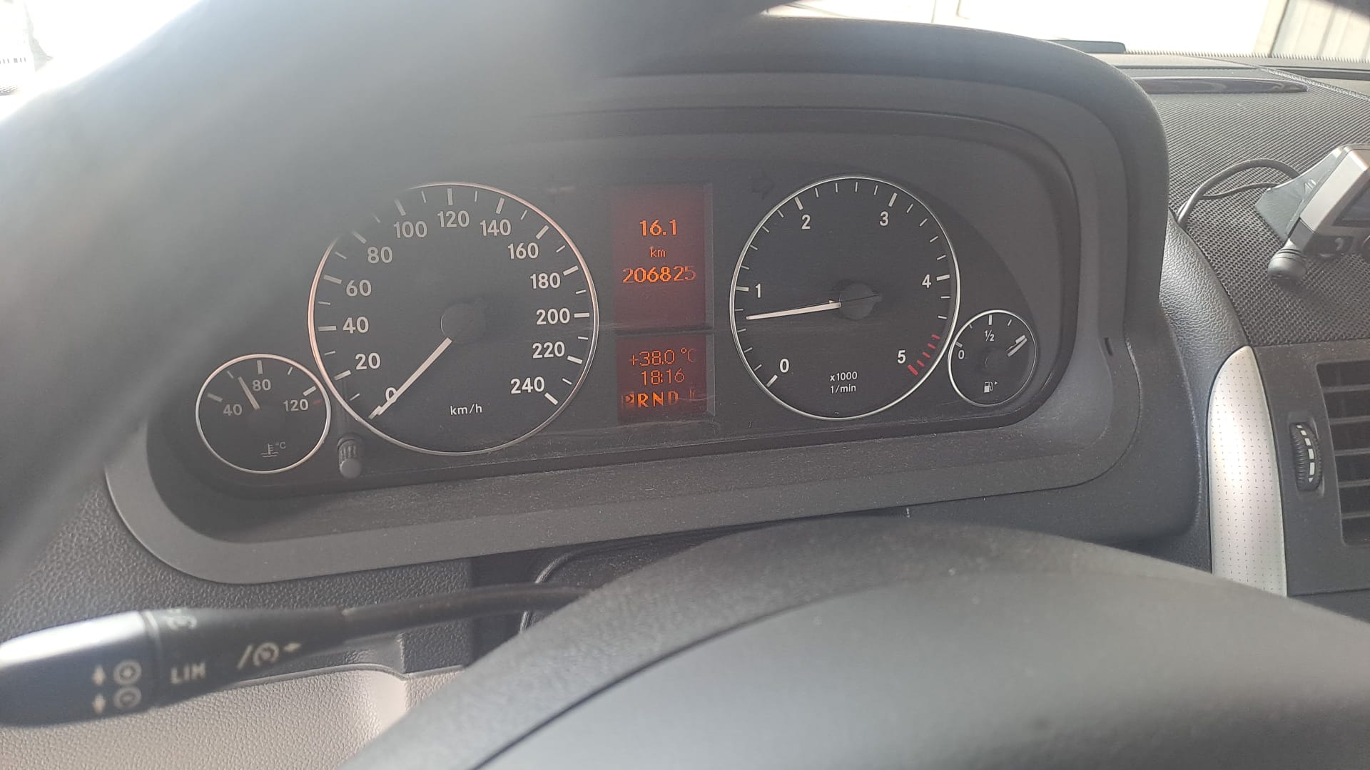 MERCEDES-BENZ A 180 CDI Avantgarde-image-12